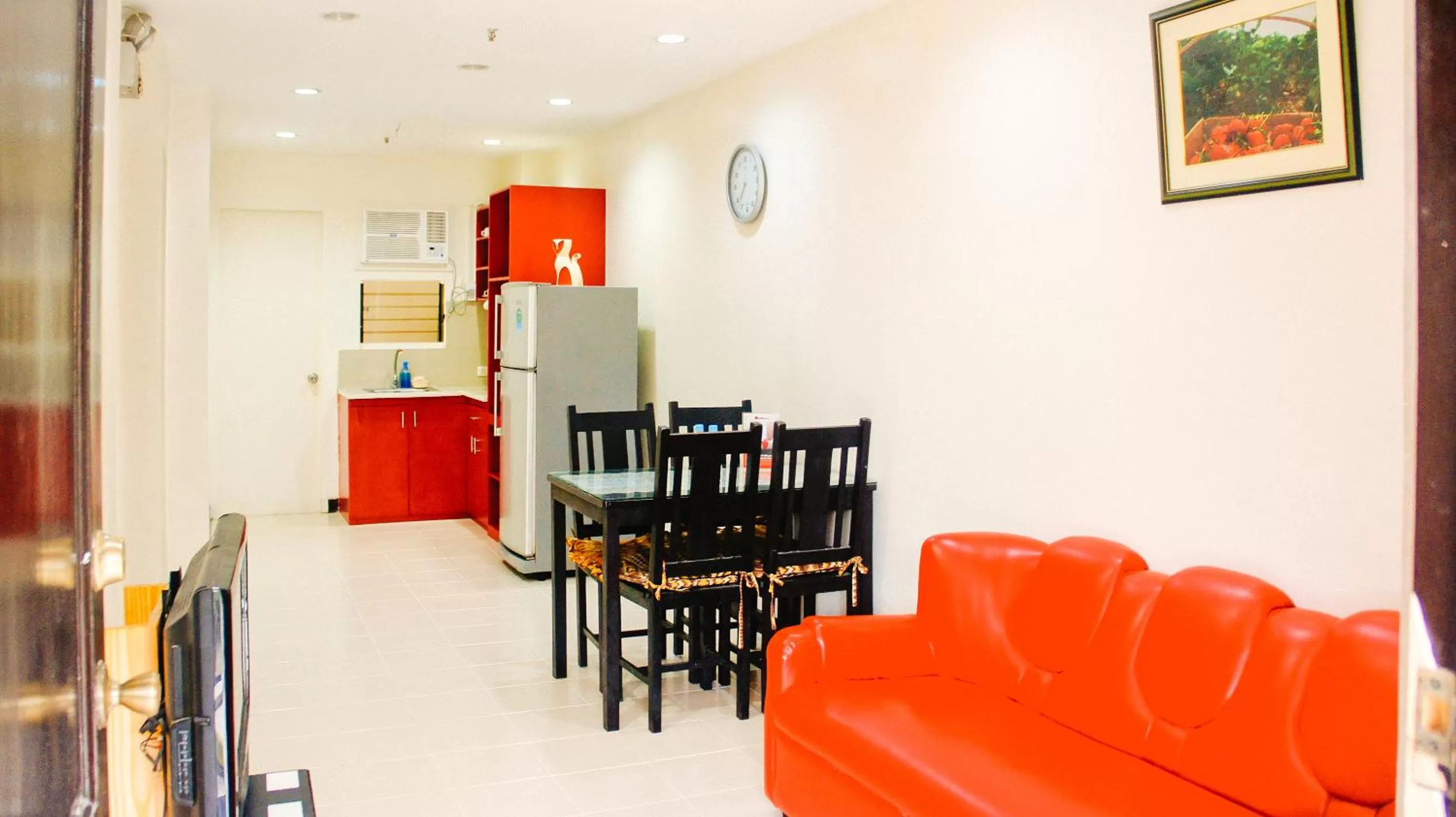 Kitchen or kitchenette in RedDoorz Plus @ Mabolo Cebu
