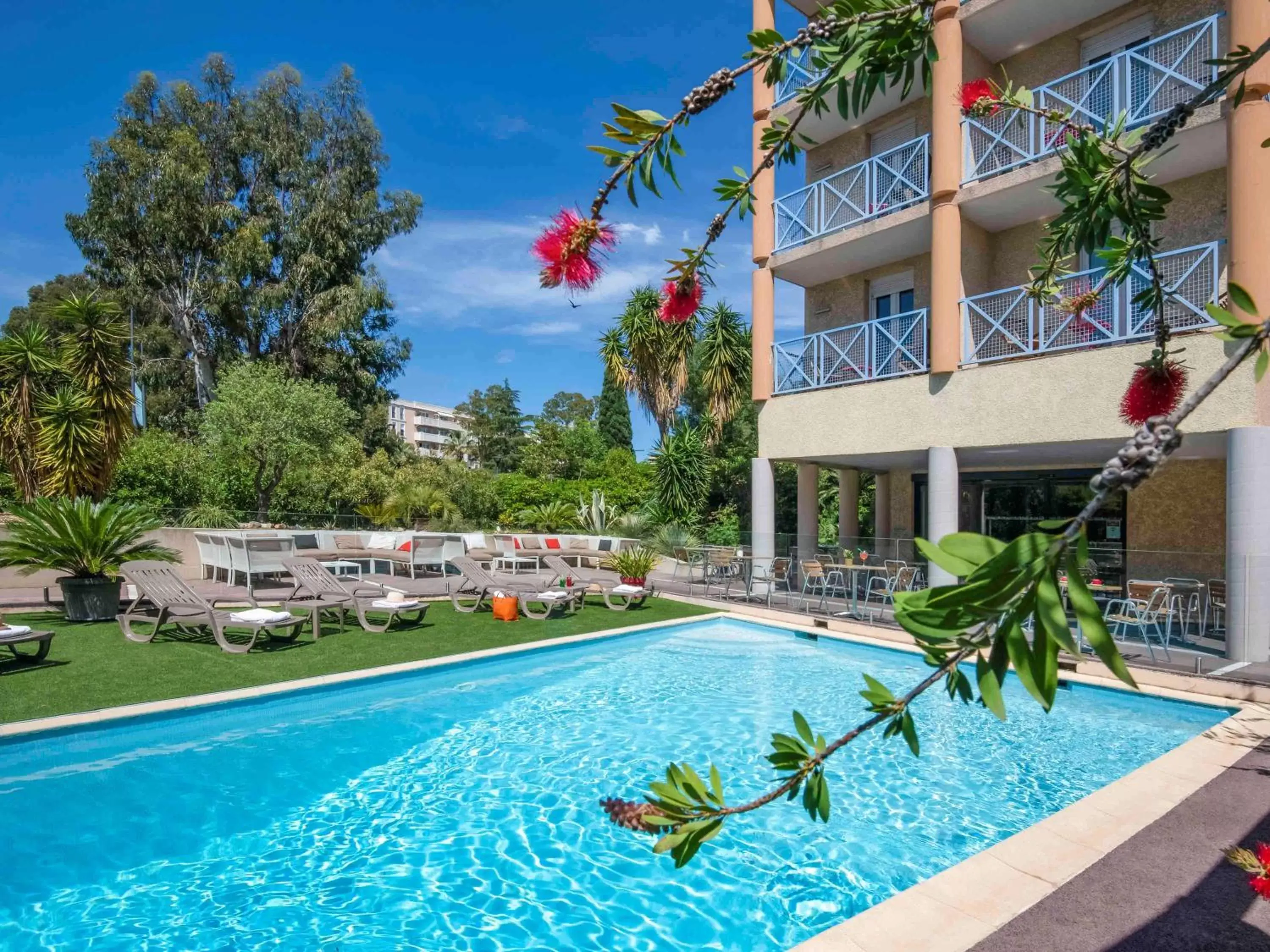 Day, Swimming Pool in ibis Hyeres Centre