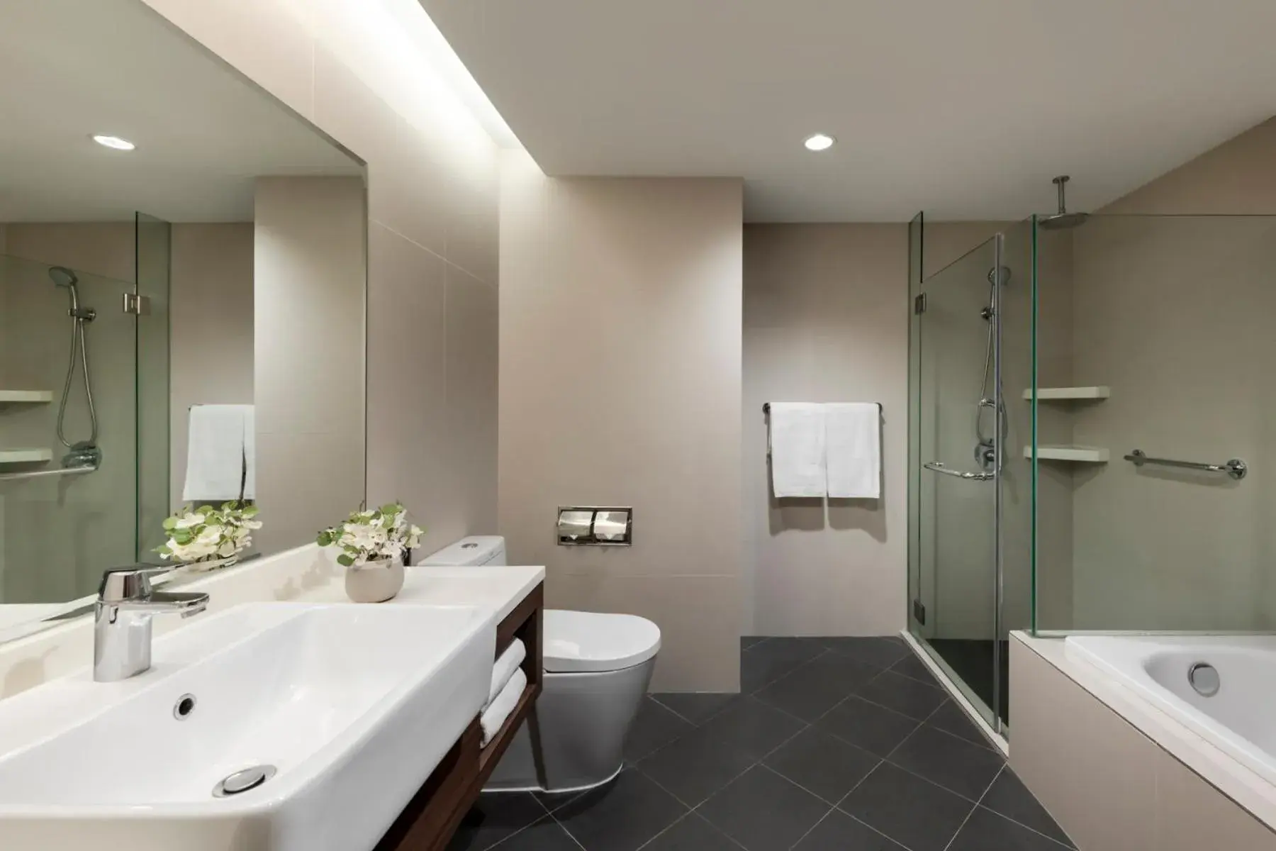 Bathroom in Oakwood Hotel and Residence Kuala Lumpur