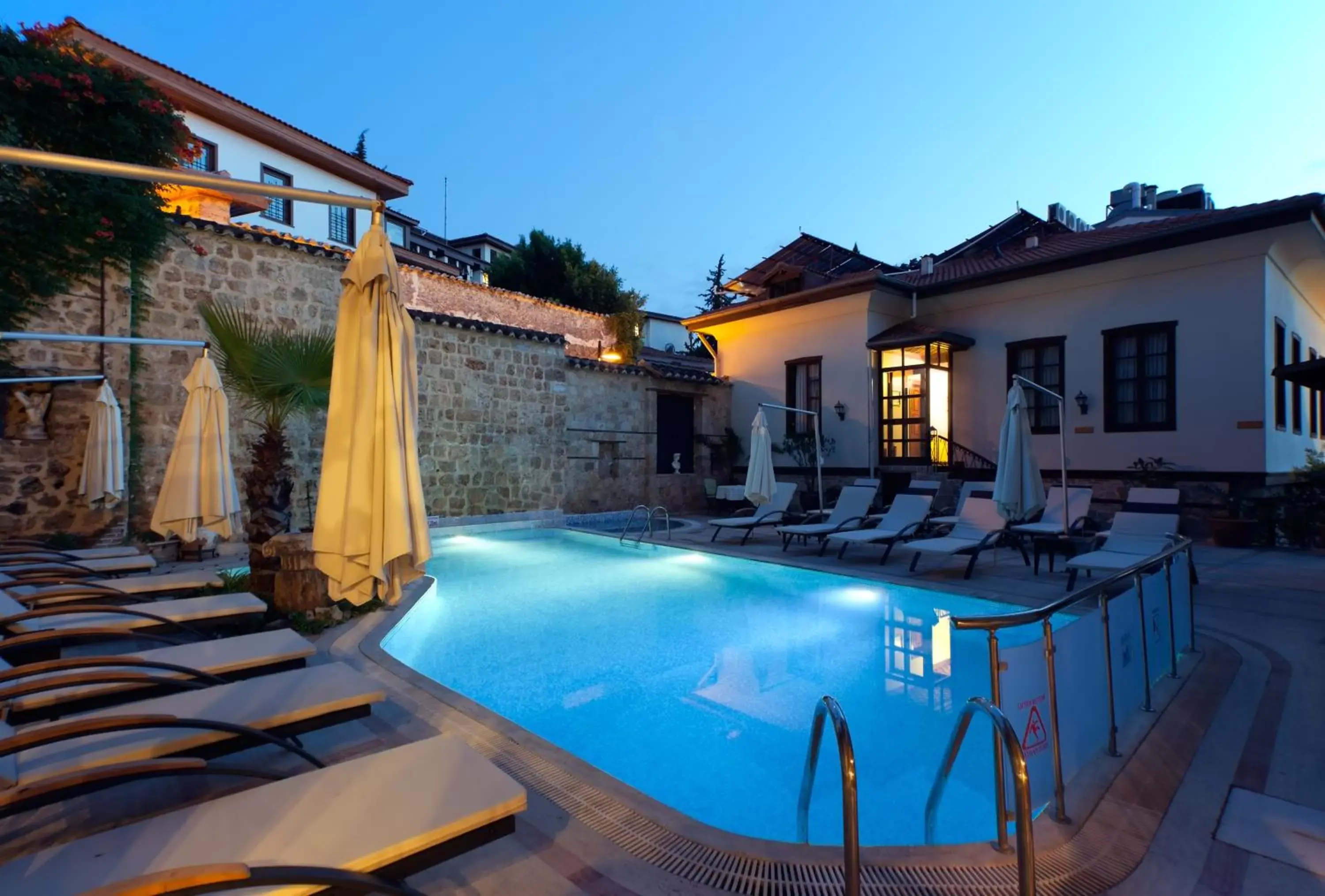 Facade/entrance, Swimming Pool in Dogan Hotel