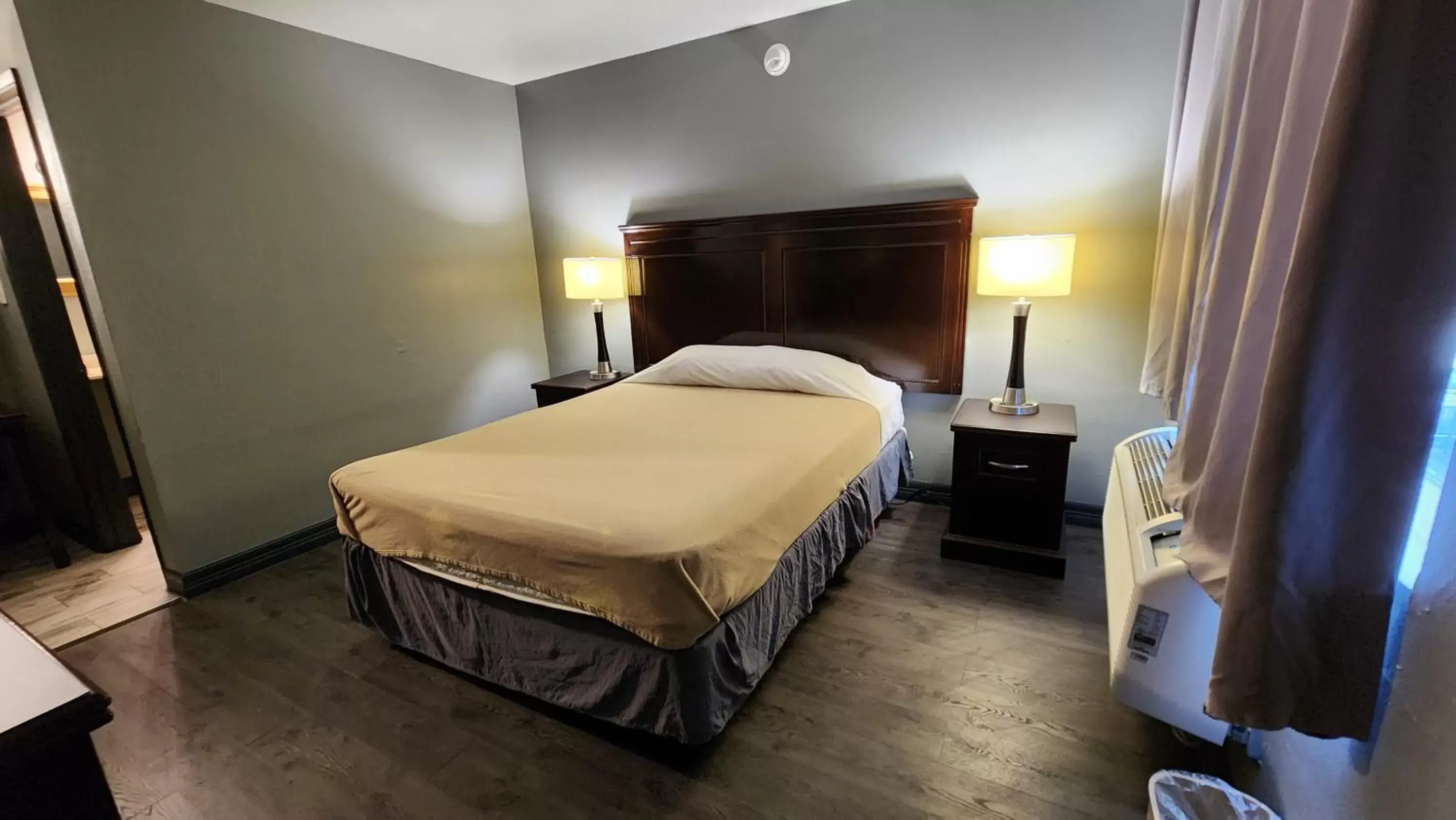 Photo of the whole room, Bed in Merit Inn and Suites