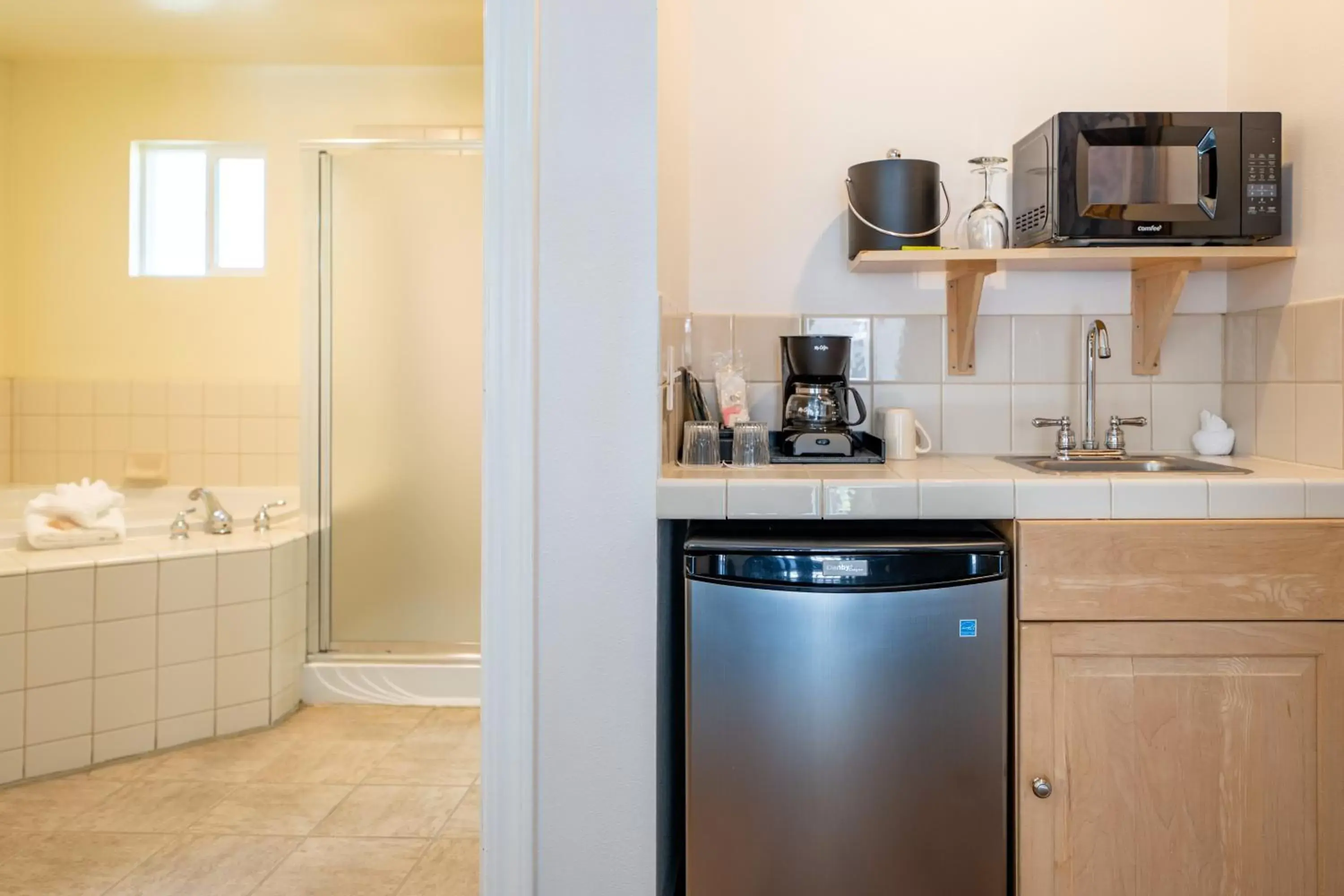 Kitchen or kitchenette, Kitchen/Kitchenette in The Inn on Pine