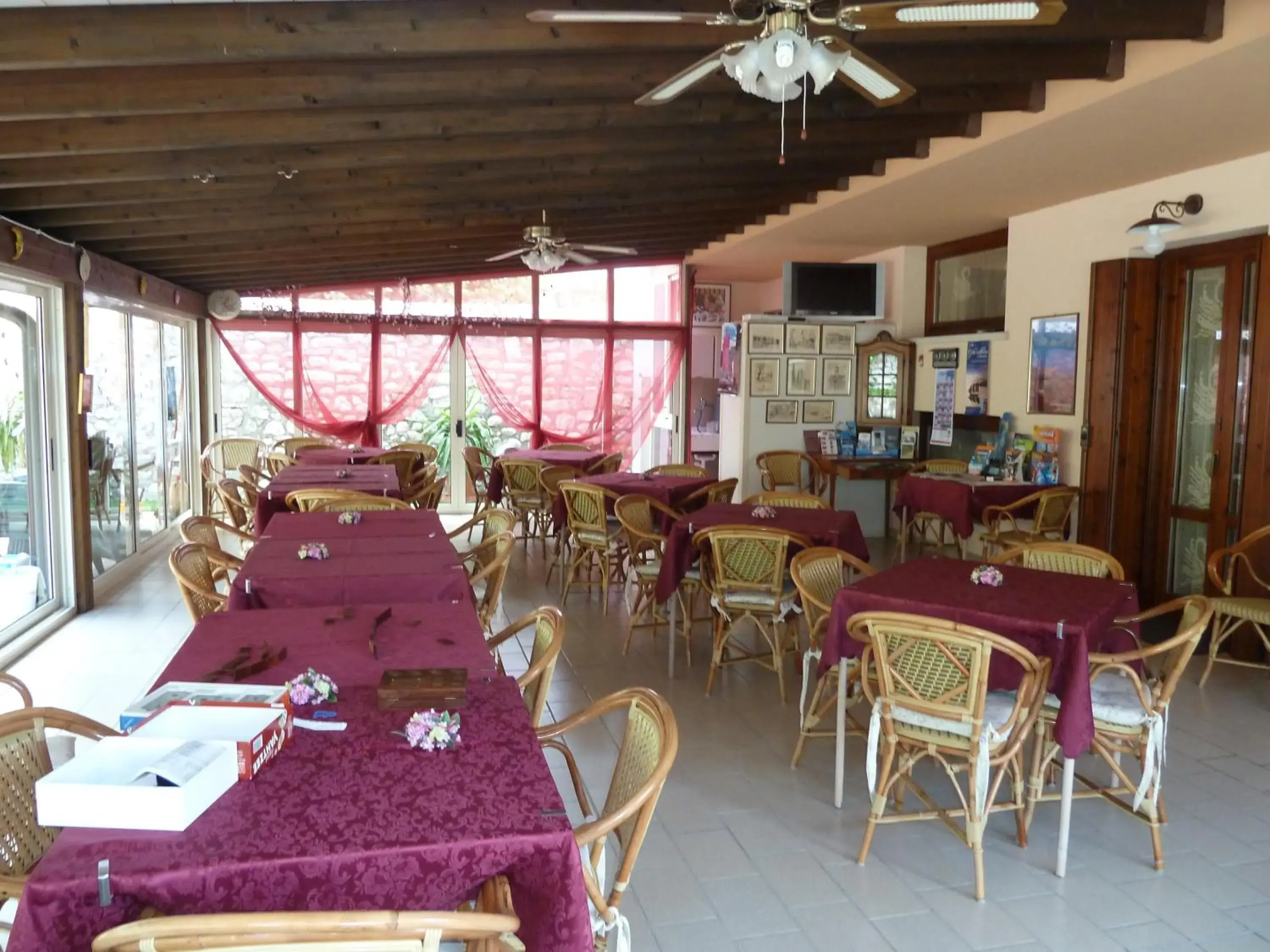 Communal lounge/ TV room, Restaurant/Places to Eat in Albergo Casa Este