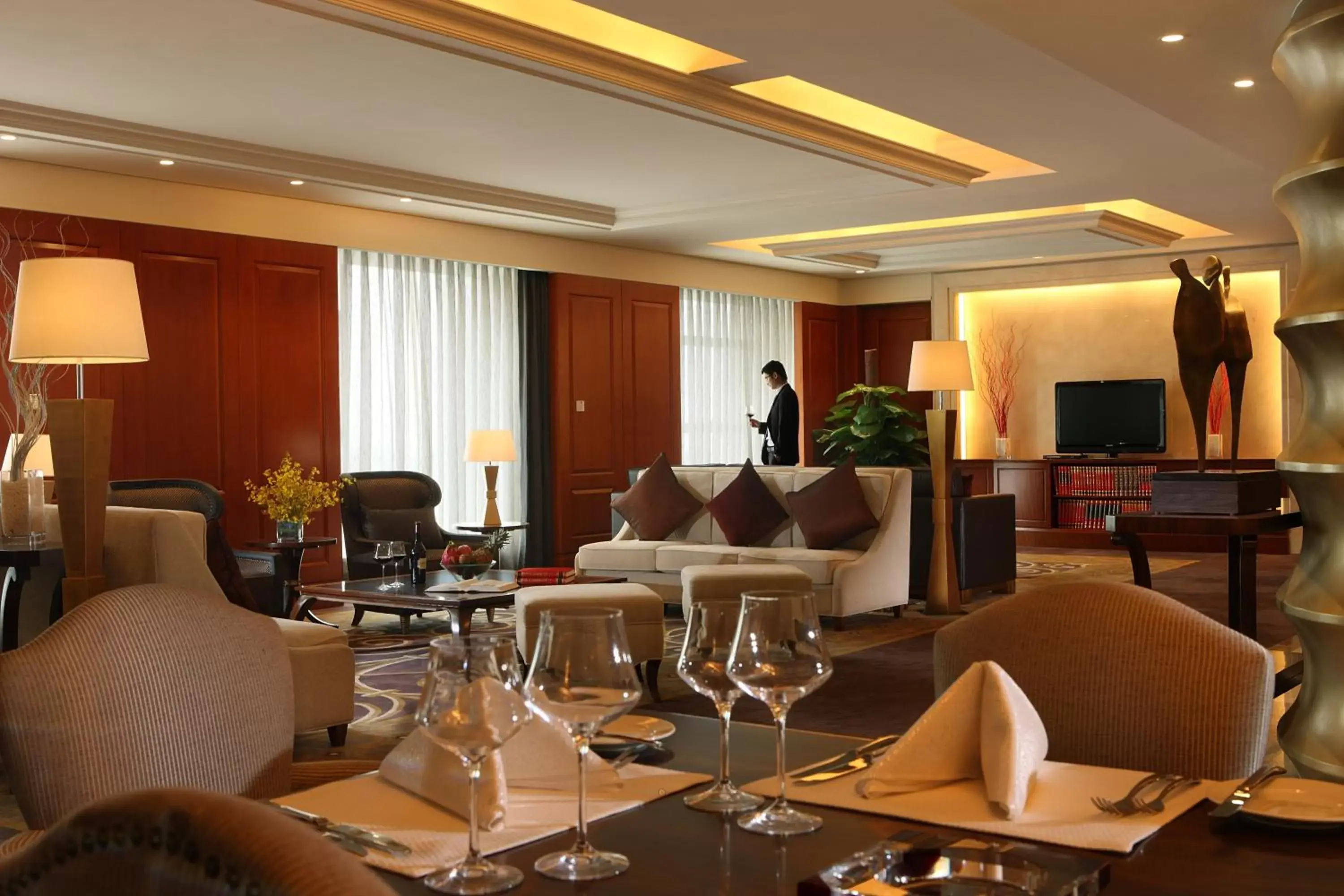 Photo of the whole room, Restaurant/Places to Eat in Crowne Plaza Tianjin Binhai, an IHG Hotel