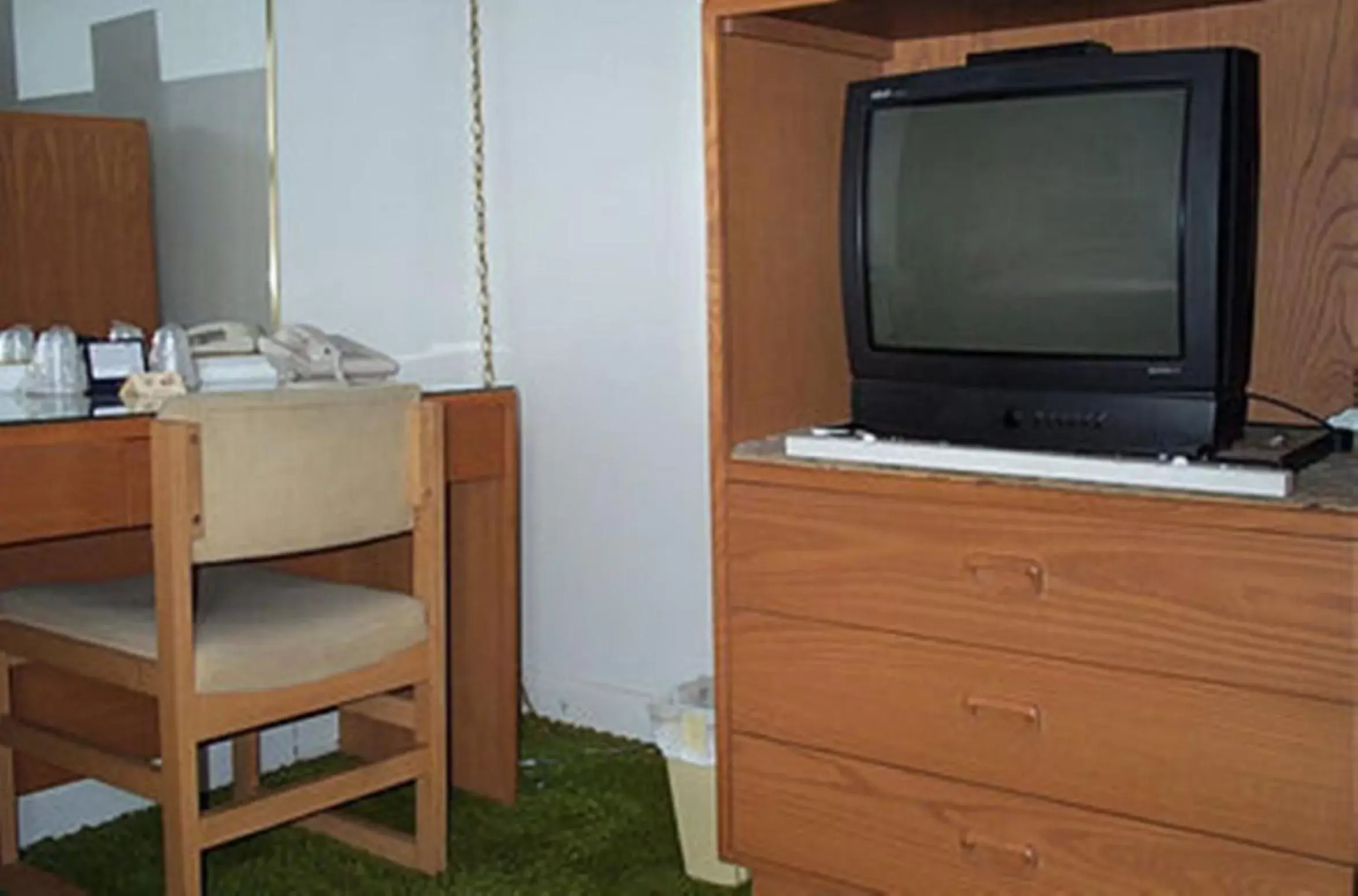 TV and multimedia, TV/Entertainment Center in Johnstown Motel