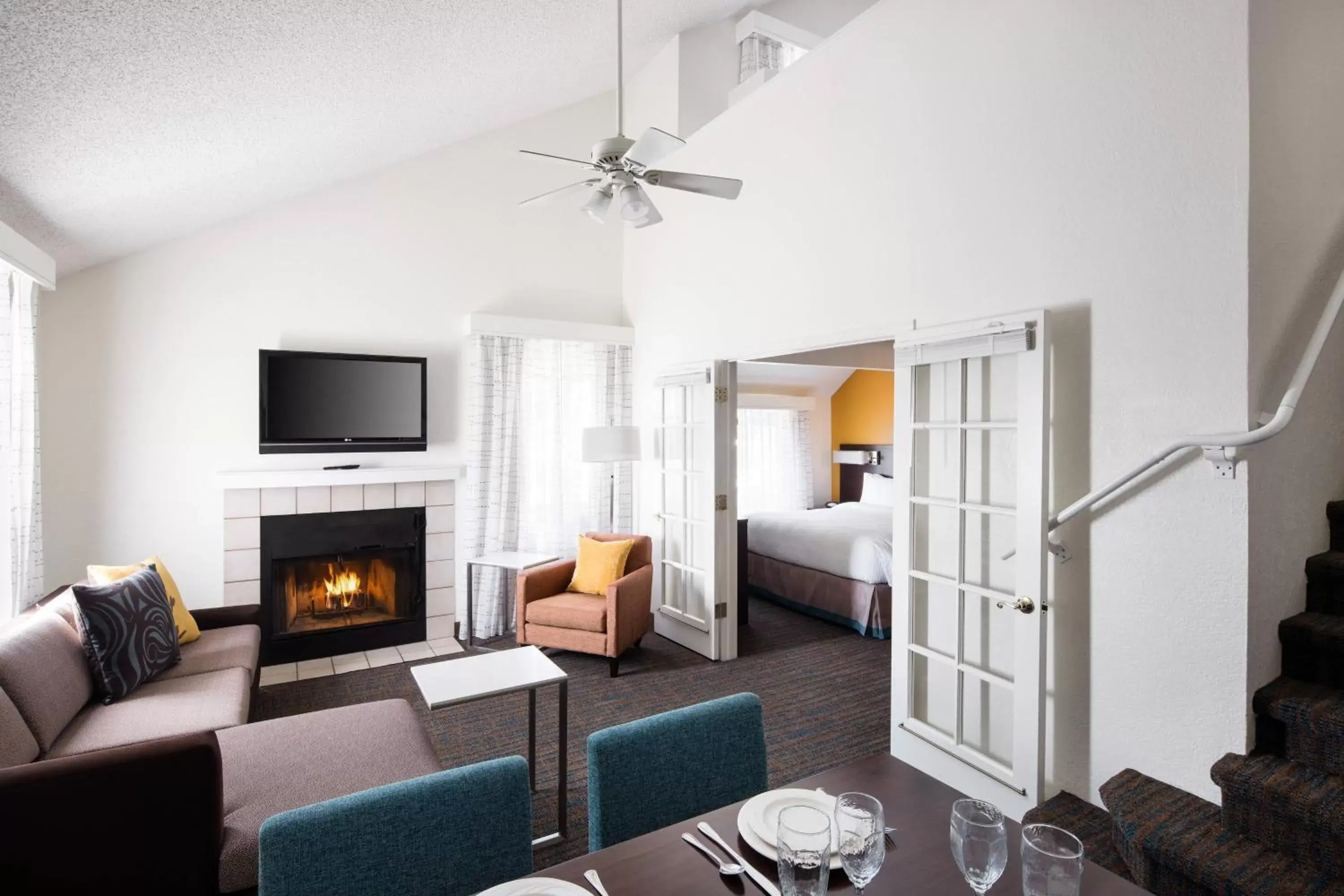 Photo of the whole room, Seating Area in Residence Inn Costa Mesa Newport Beach