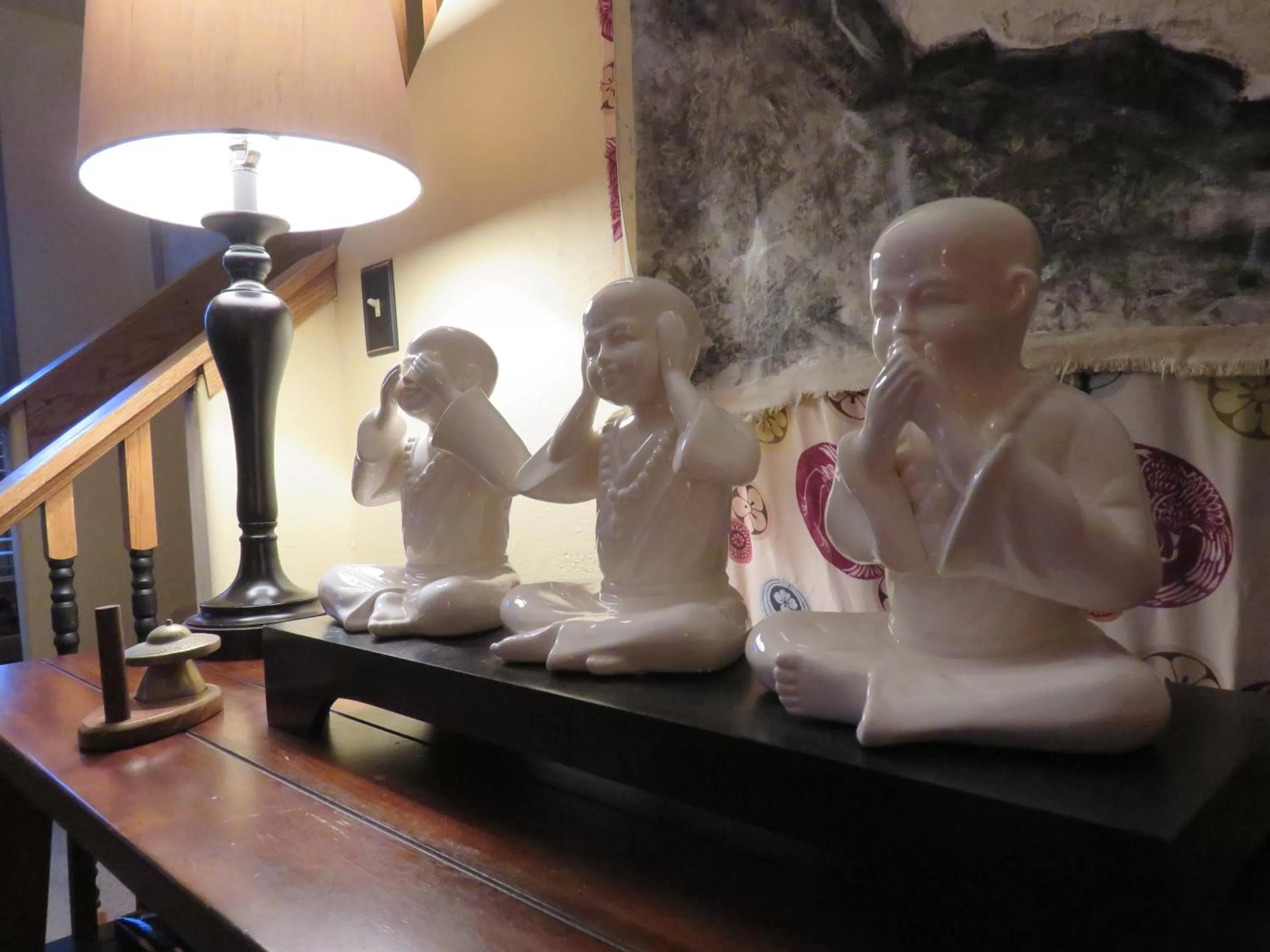 Library in 2 Cranes Inn - Zion