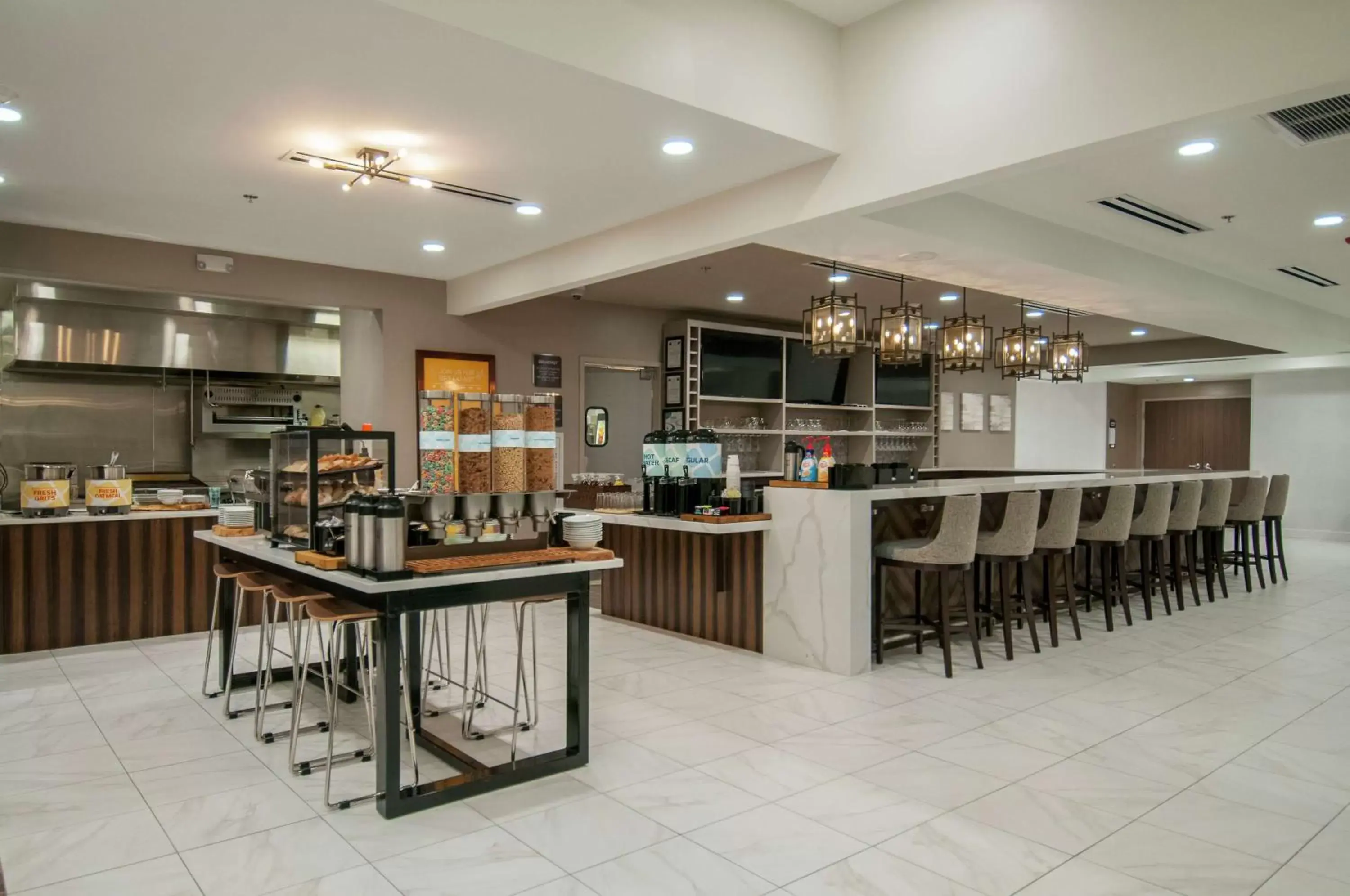 Dining area, Restaurant/Places to Eat in Hilton Garden Inn Jackson/Clinton