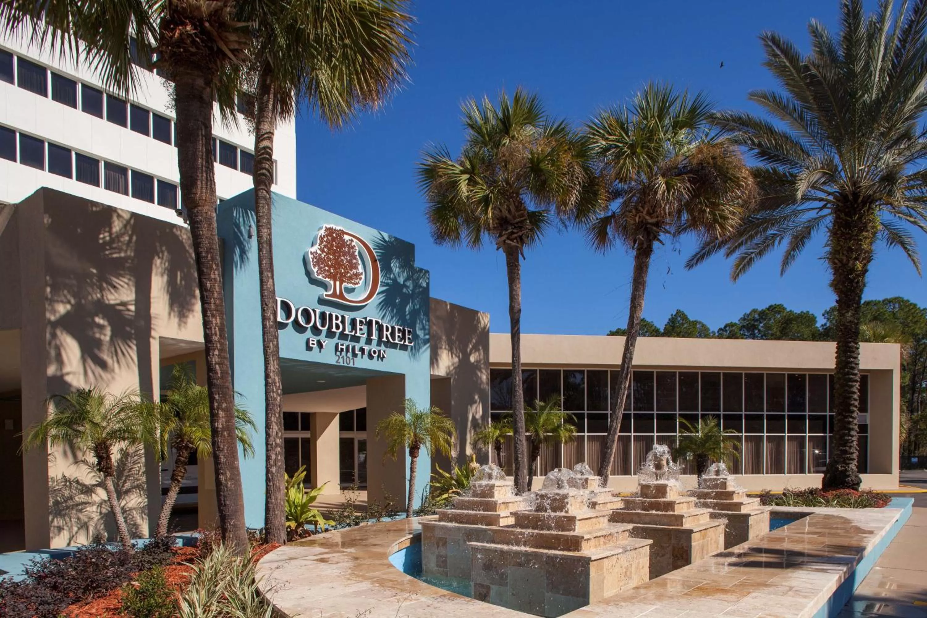 Property building in DoubleTree by Hilton Hotel Jacksonville Airport