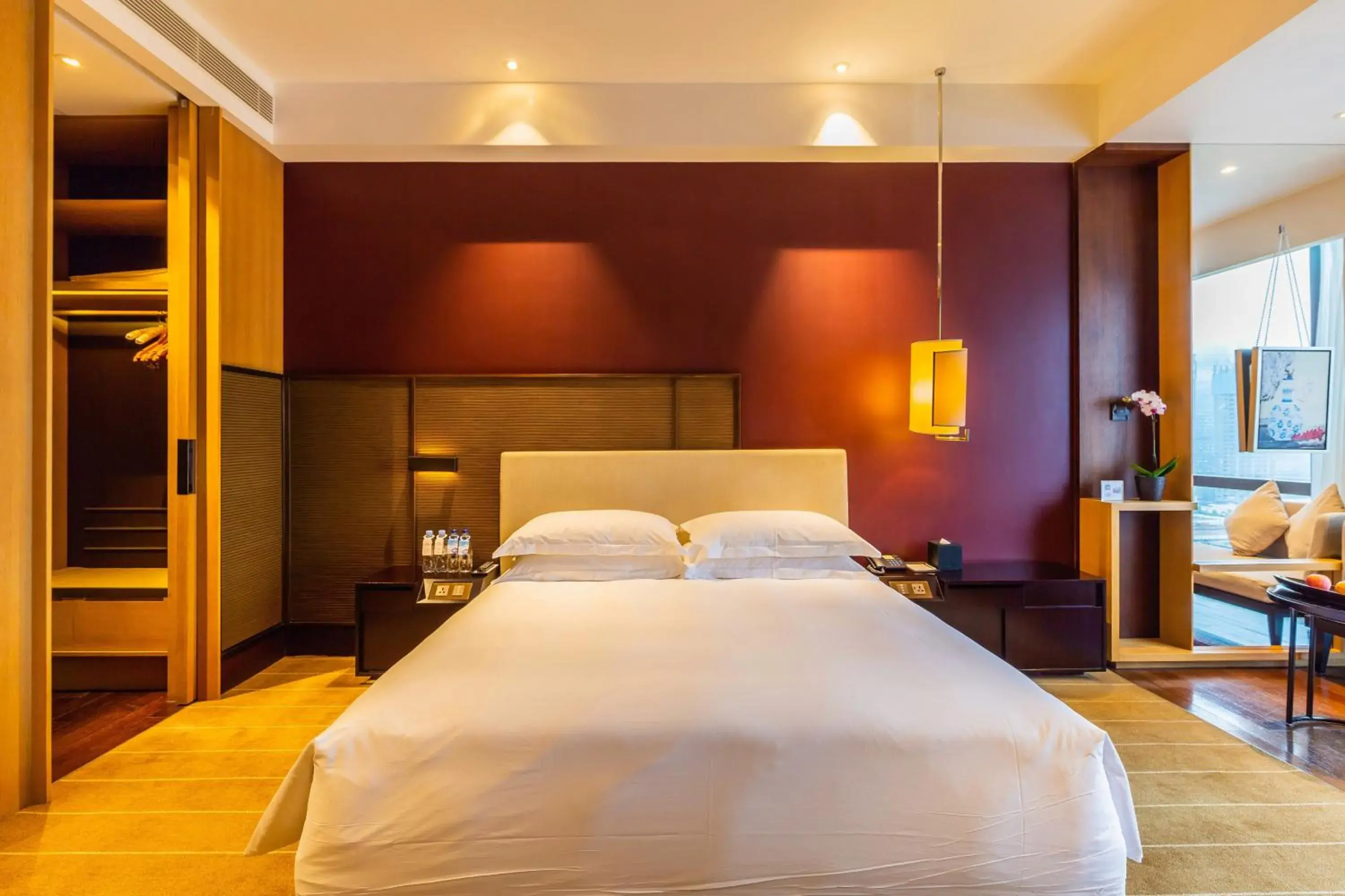 Photo of the whole room, Bed in Hotel Kapok Shenzhen Bay