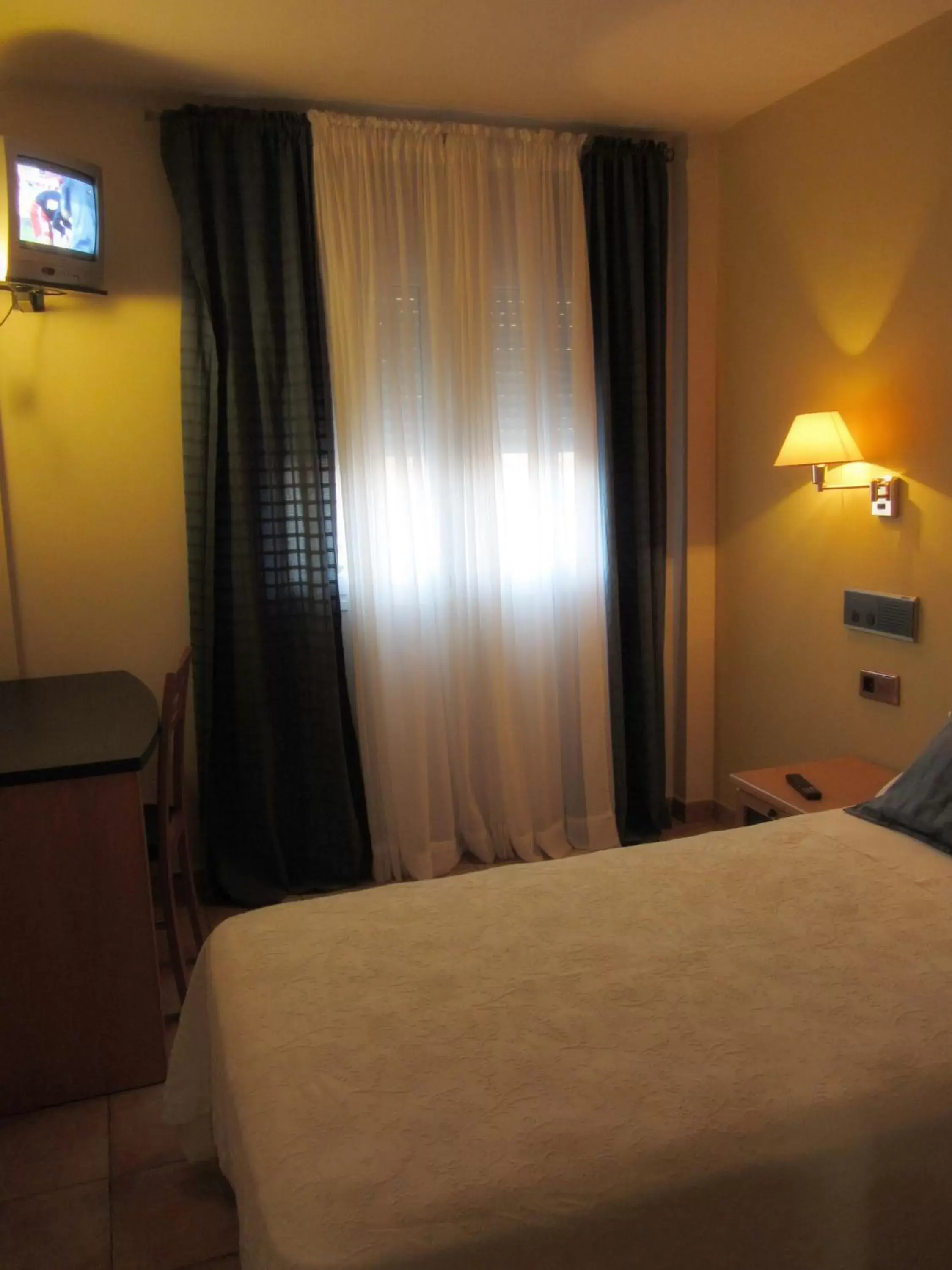 Photo of the whole room, Bed in Hotel Villa de Utrillas