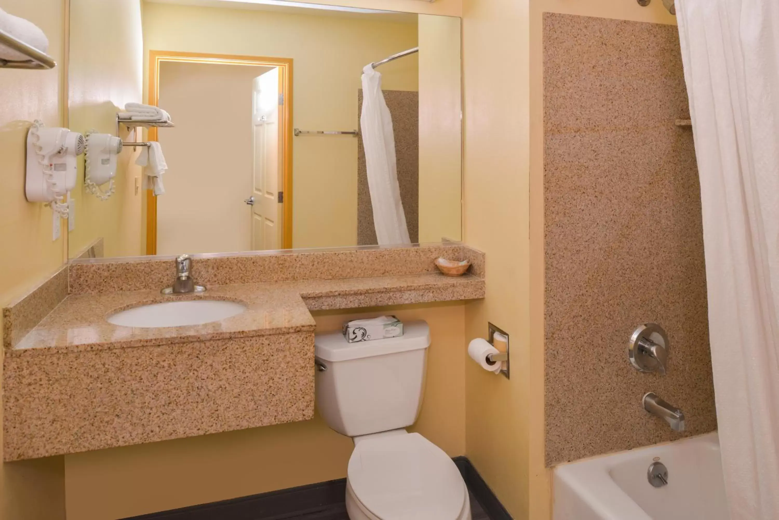 Bathroom in H3 Inn & Suites - LAX Airport - Los Angeles