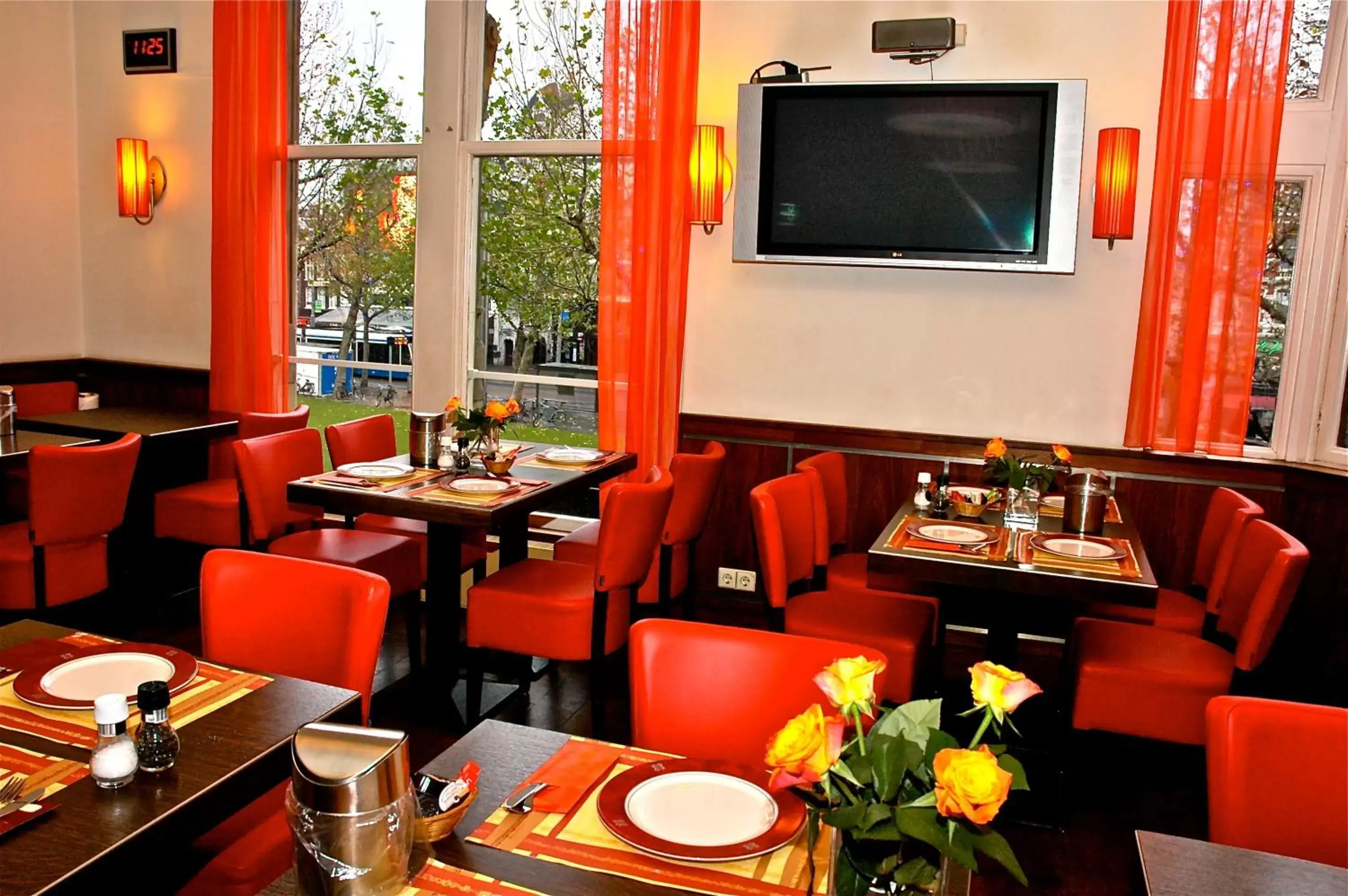 Restaurant/Places to Eat in City Hotel