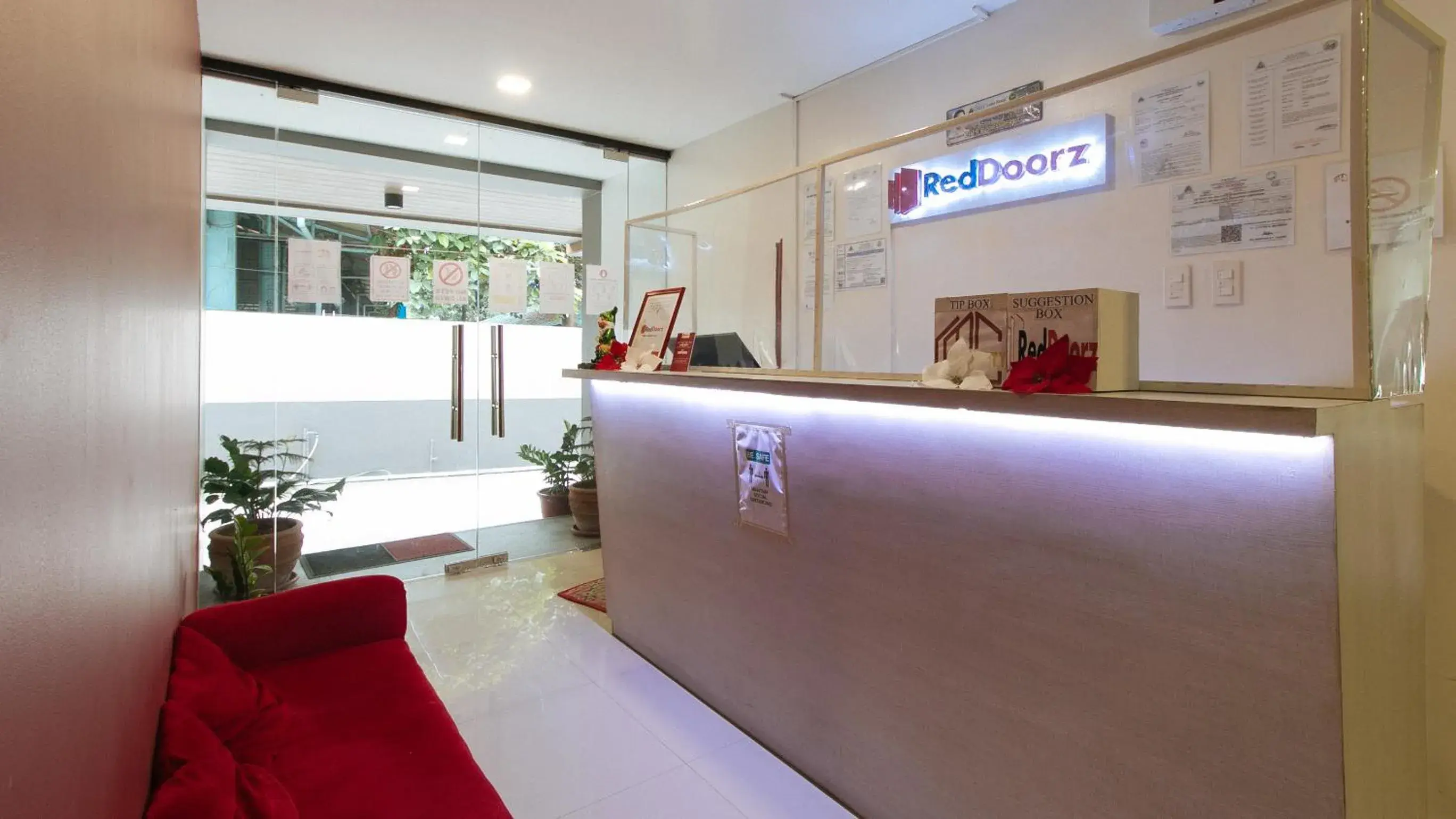 Lobby or reception, Lobby/Reception in RedDoorz near Fernwoods Garden Quezon City