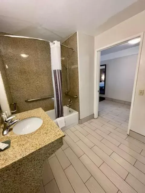 Bathroom in La Quinta by Wyndham Bakersfield North