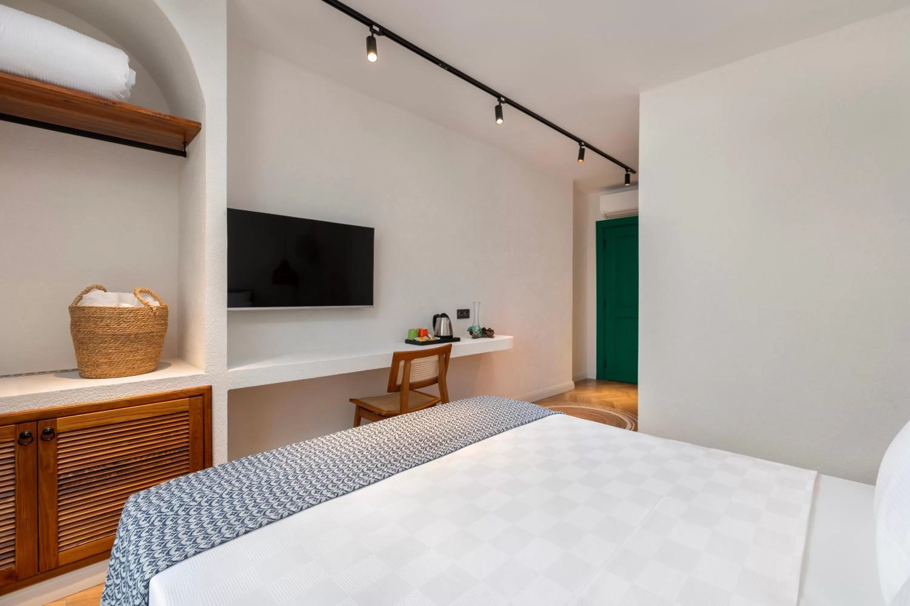 TV and multimedia, Bed in Azuu Boutique Hotel