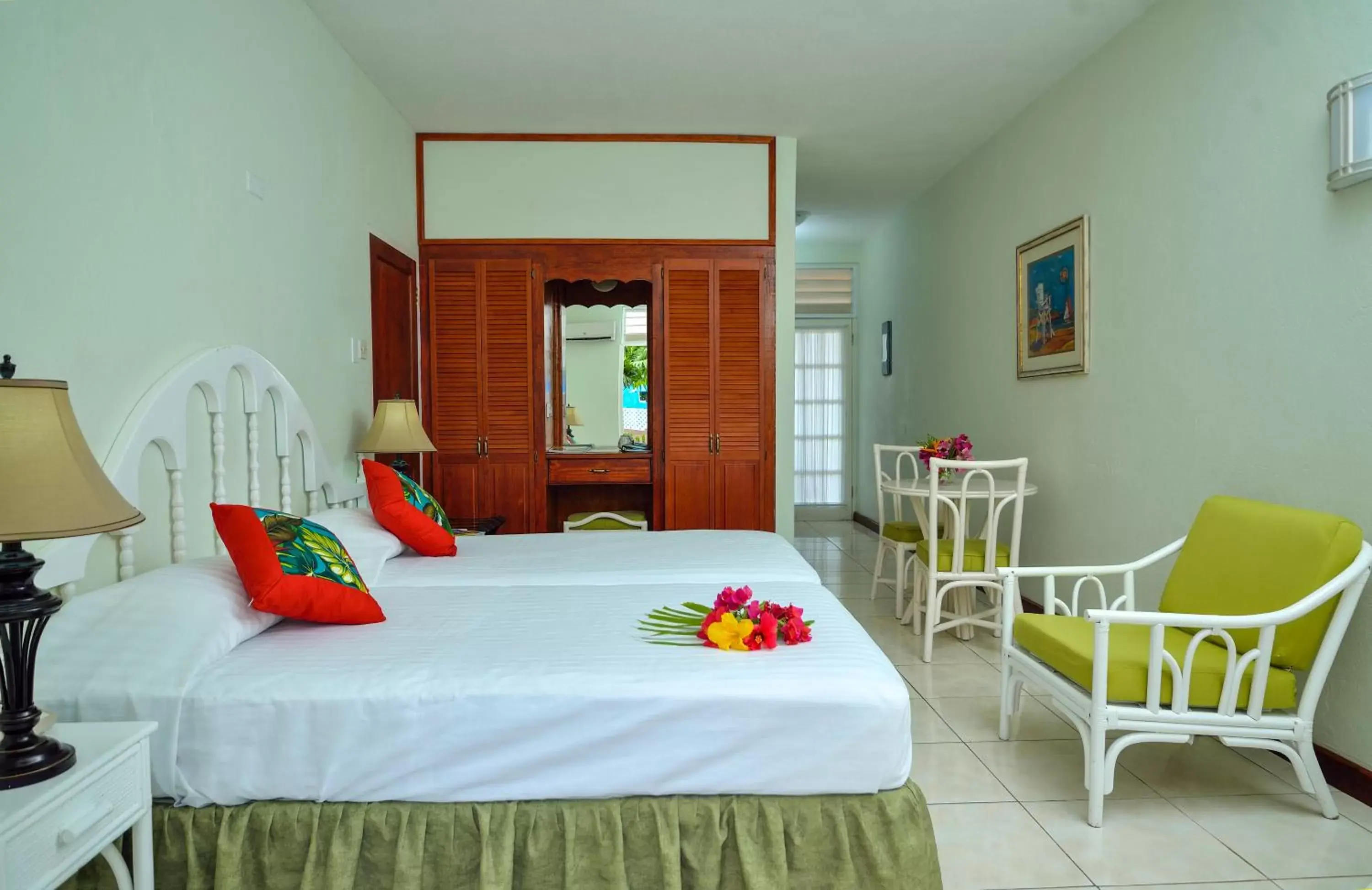 Bedroom, Bed in Dover Beach Hotel