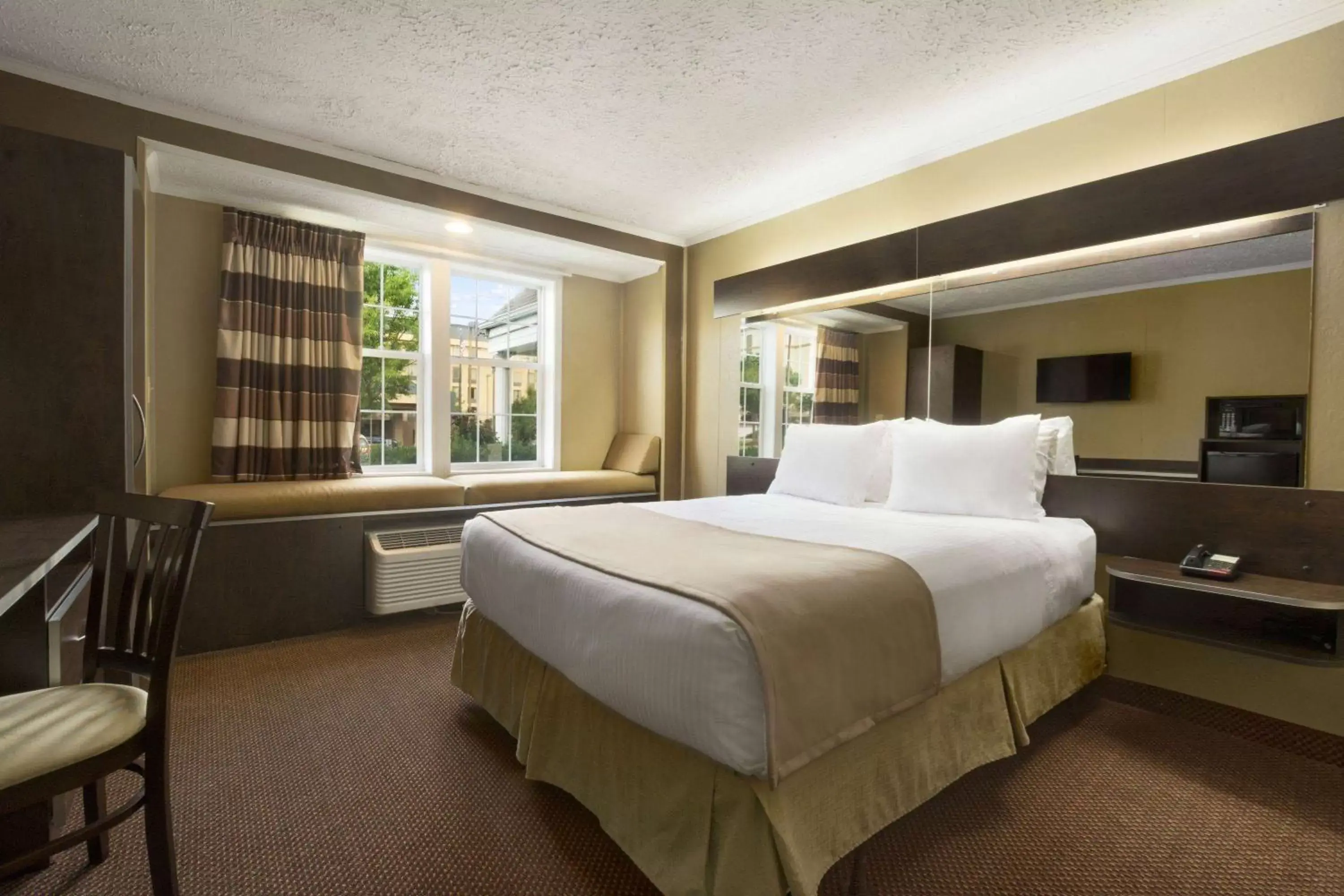 Photo of the whole room, Bed in Microtel Inn & Suites by Wyndham Columbia Fort Jackson N