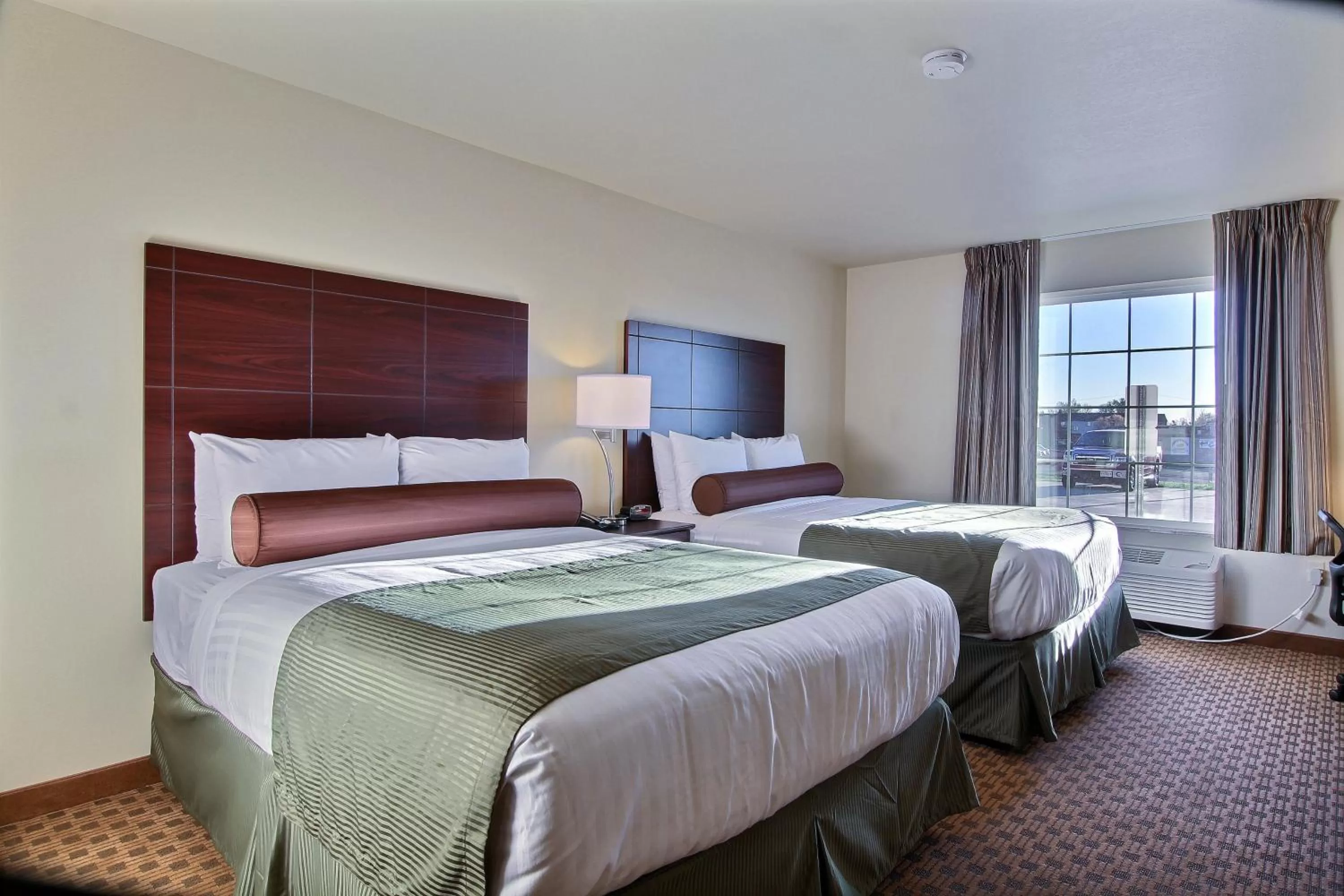 Deluxe Queen Room in Cobblestone Hotel & Suites - Beulah