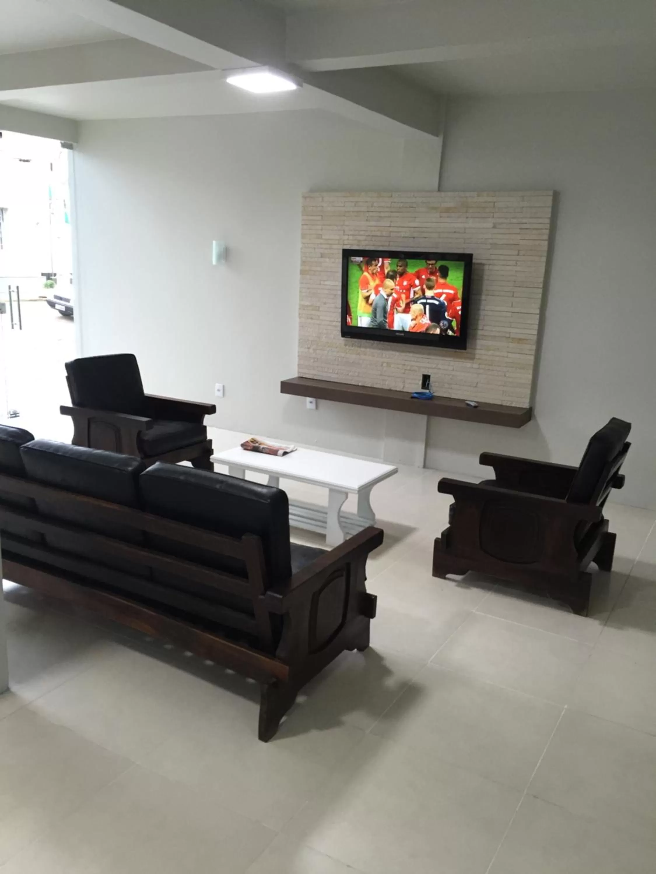 TV/Entertainment Center in Hotel Executivo