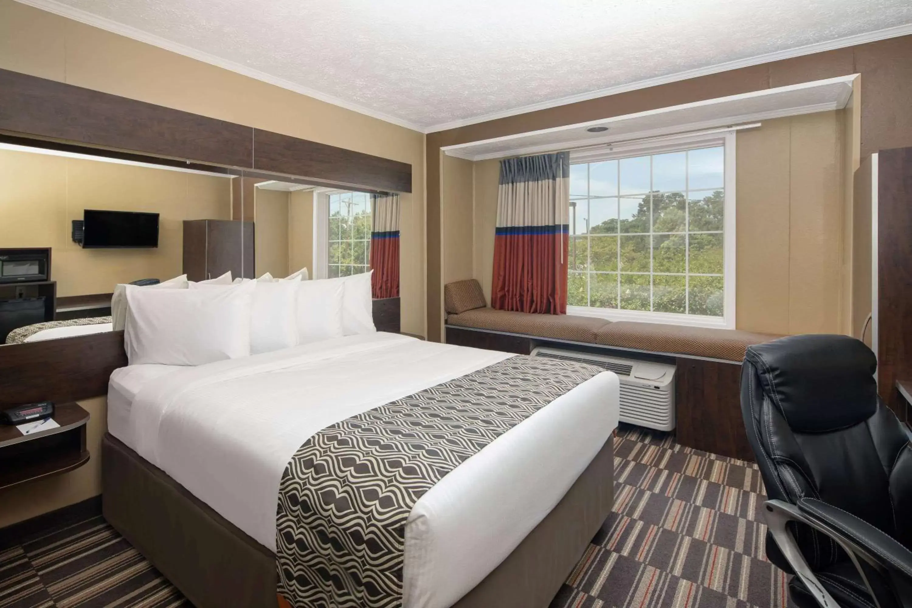 Photo of the whole room, Bed in Microtel Inn & Suites by Wyndham Columbia Fort Jackson N