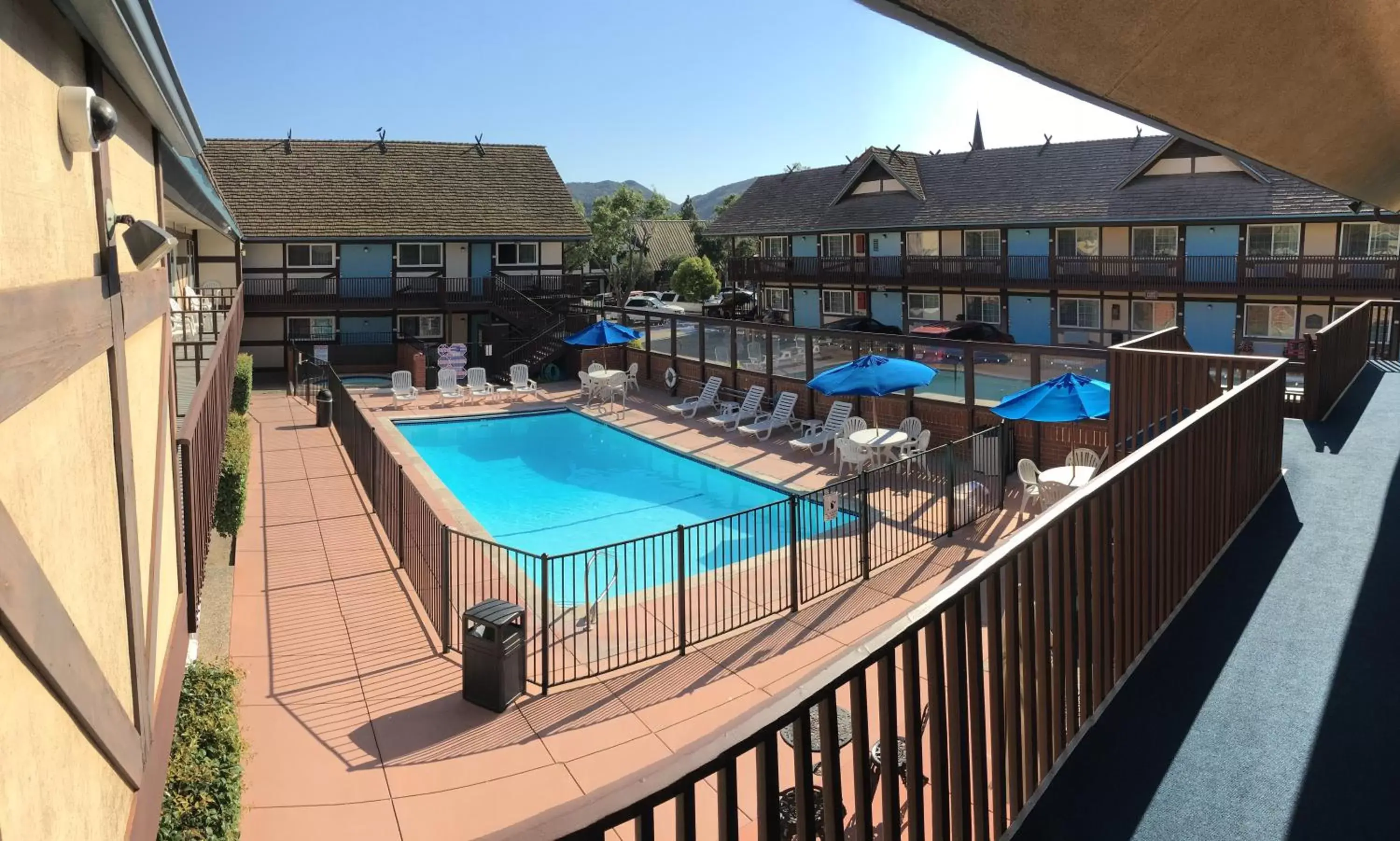 Swimming pool, Pool View in King Frederik Inn