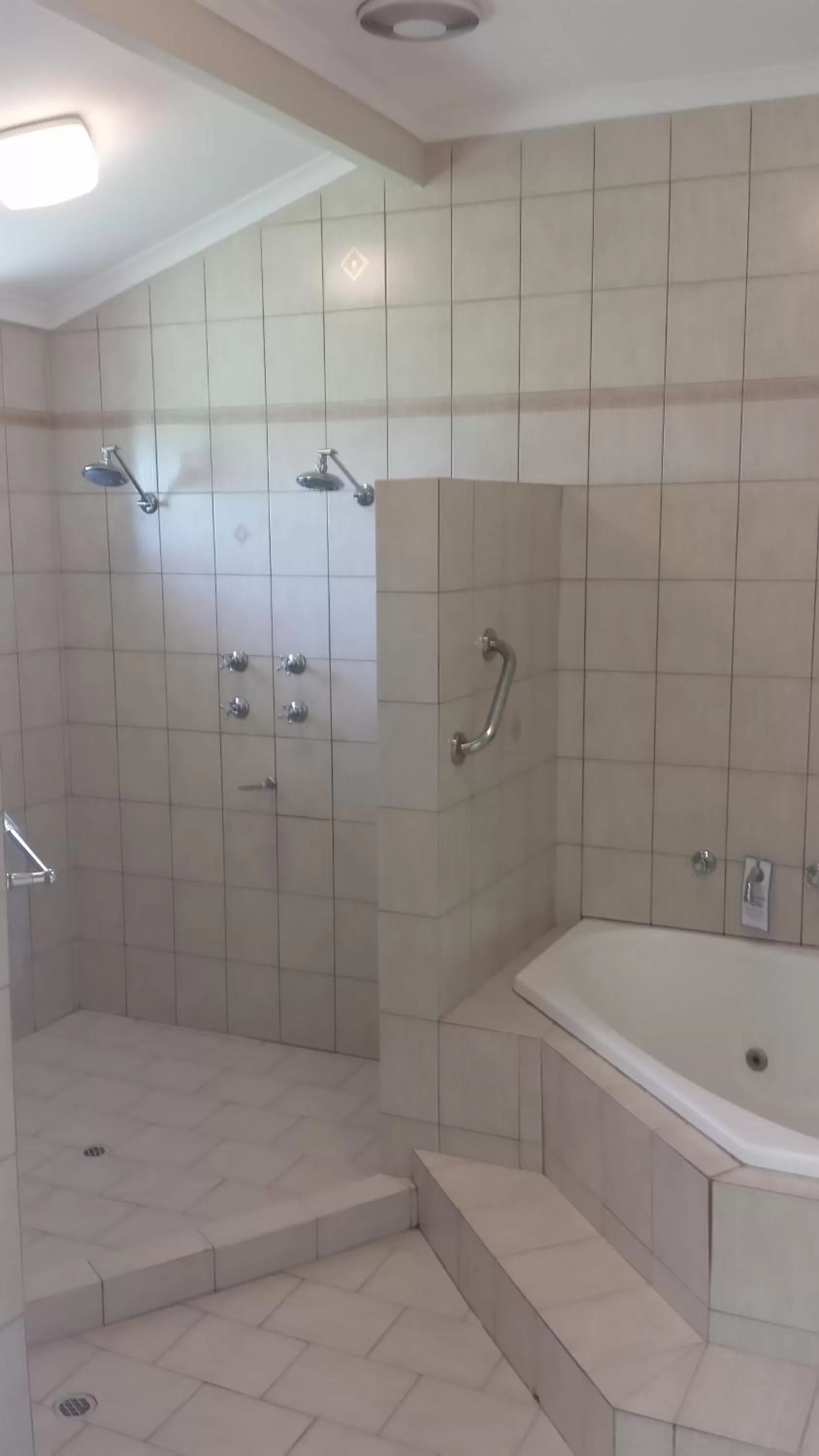 Bathroom in McLaren Vale Motel & Apartments