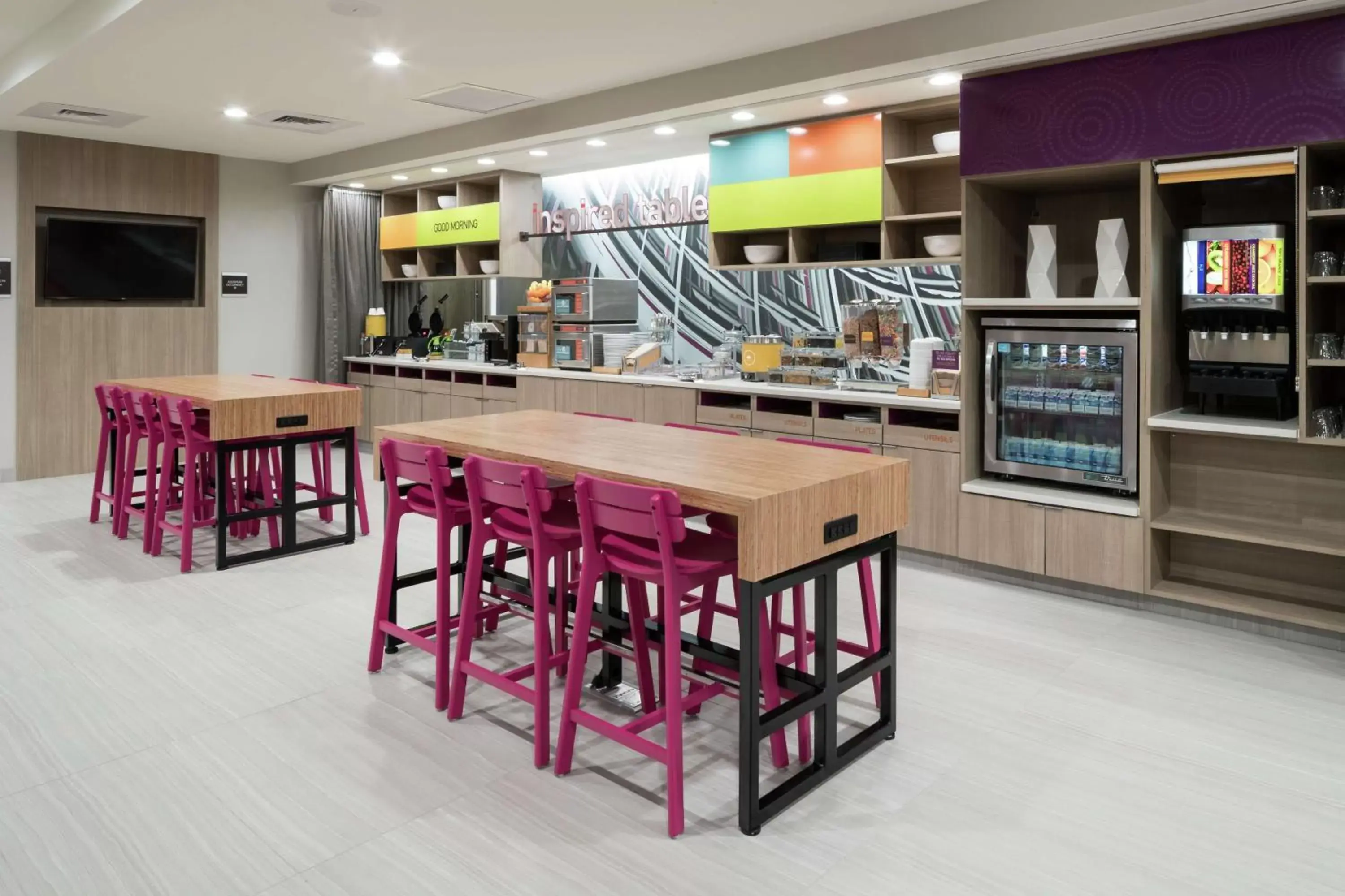 Breakfast, Lounge/Bar in Home2 Suites By Hilton Orlando Airport