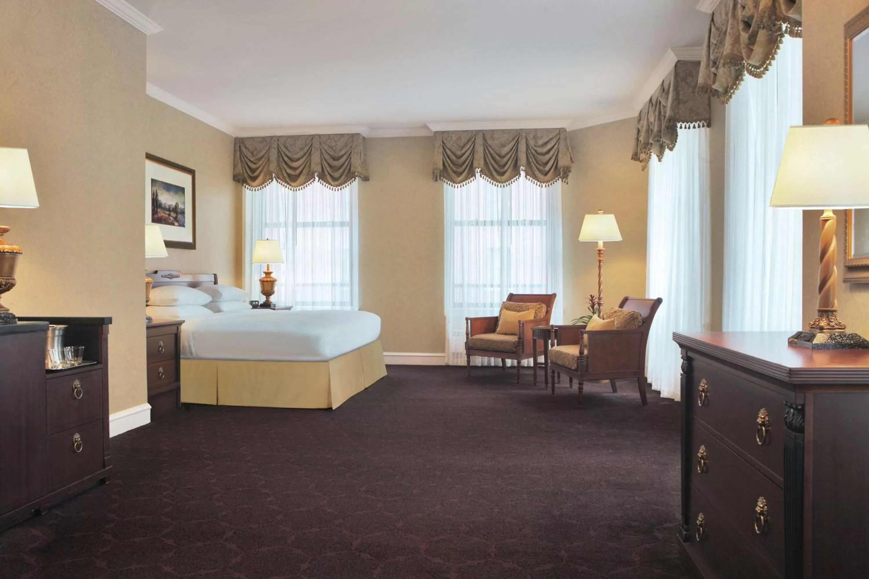 Living room, Bed in The Drake Hotel