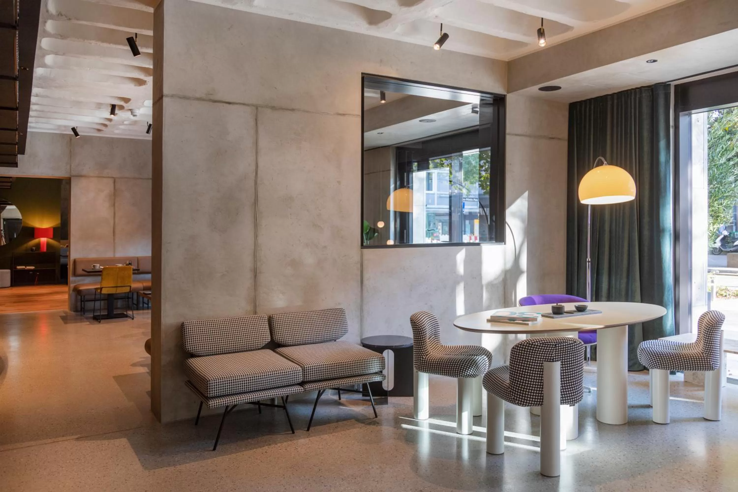 Restaurant/places to eat in EmiLu Design Hotel