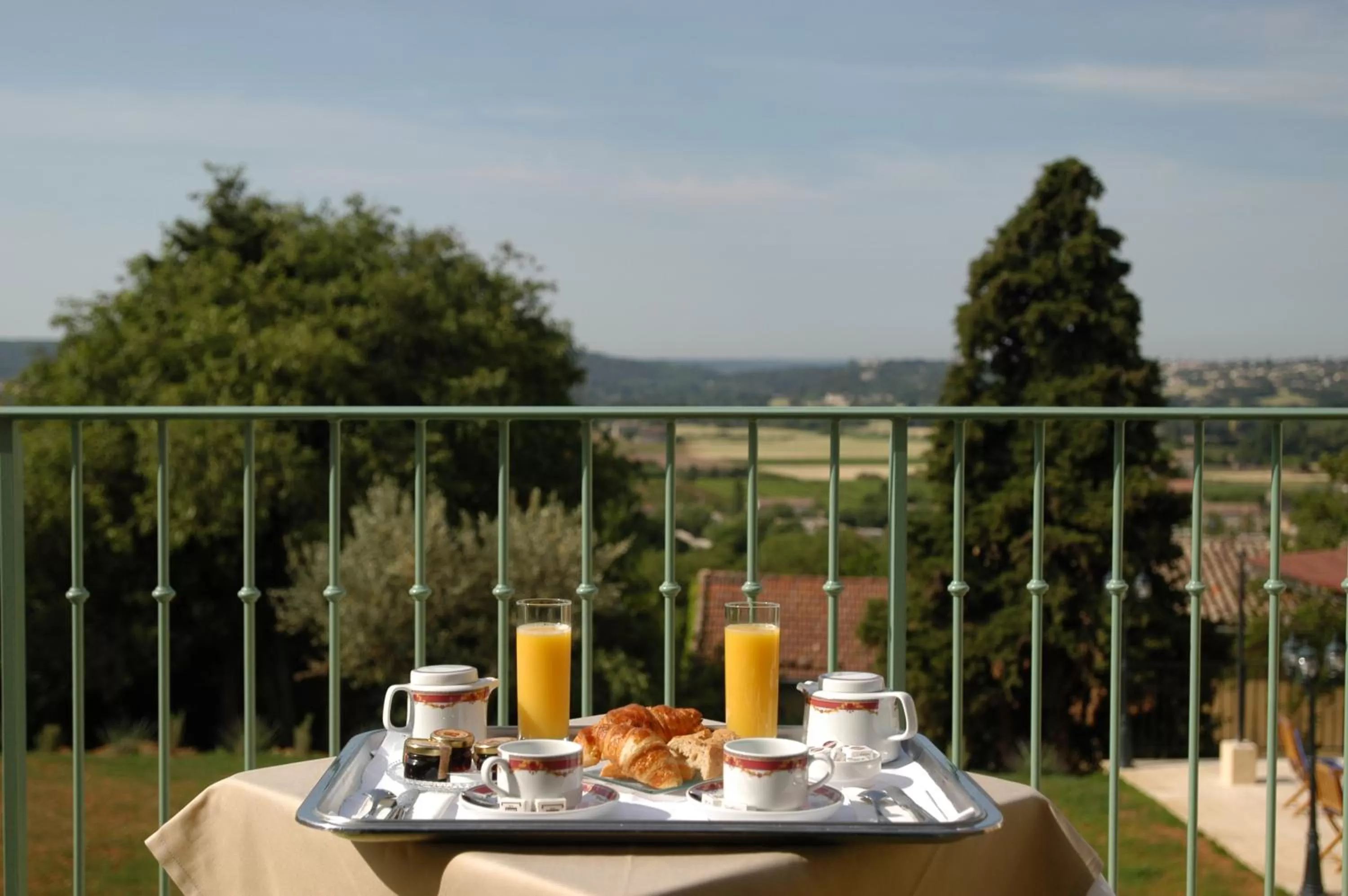 Breakfast in Hotel Restaurant Le Clos De Pradines