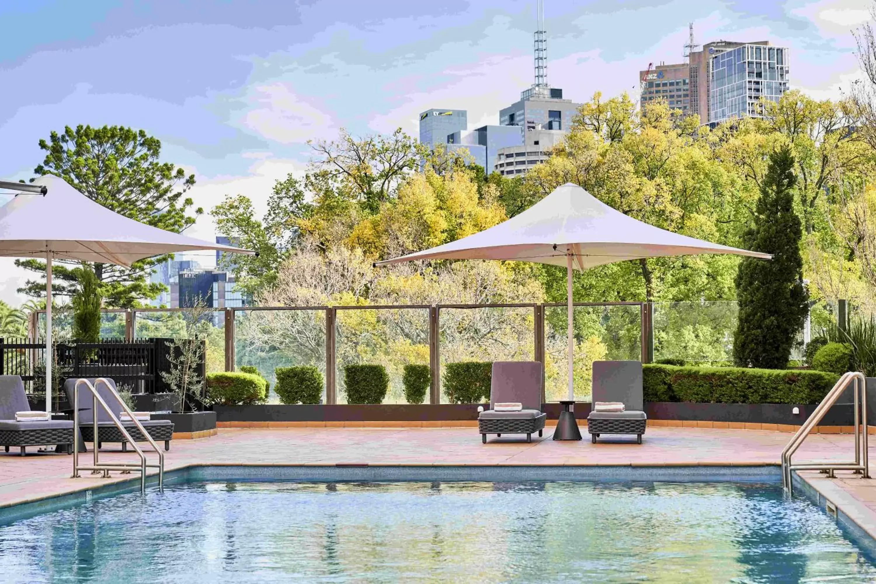 Swimming pool in Pullman Melbourne On the Park Swimming pool in Pullman Melbourne On the Park