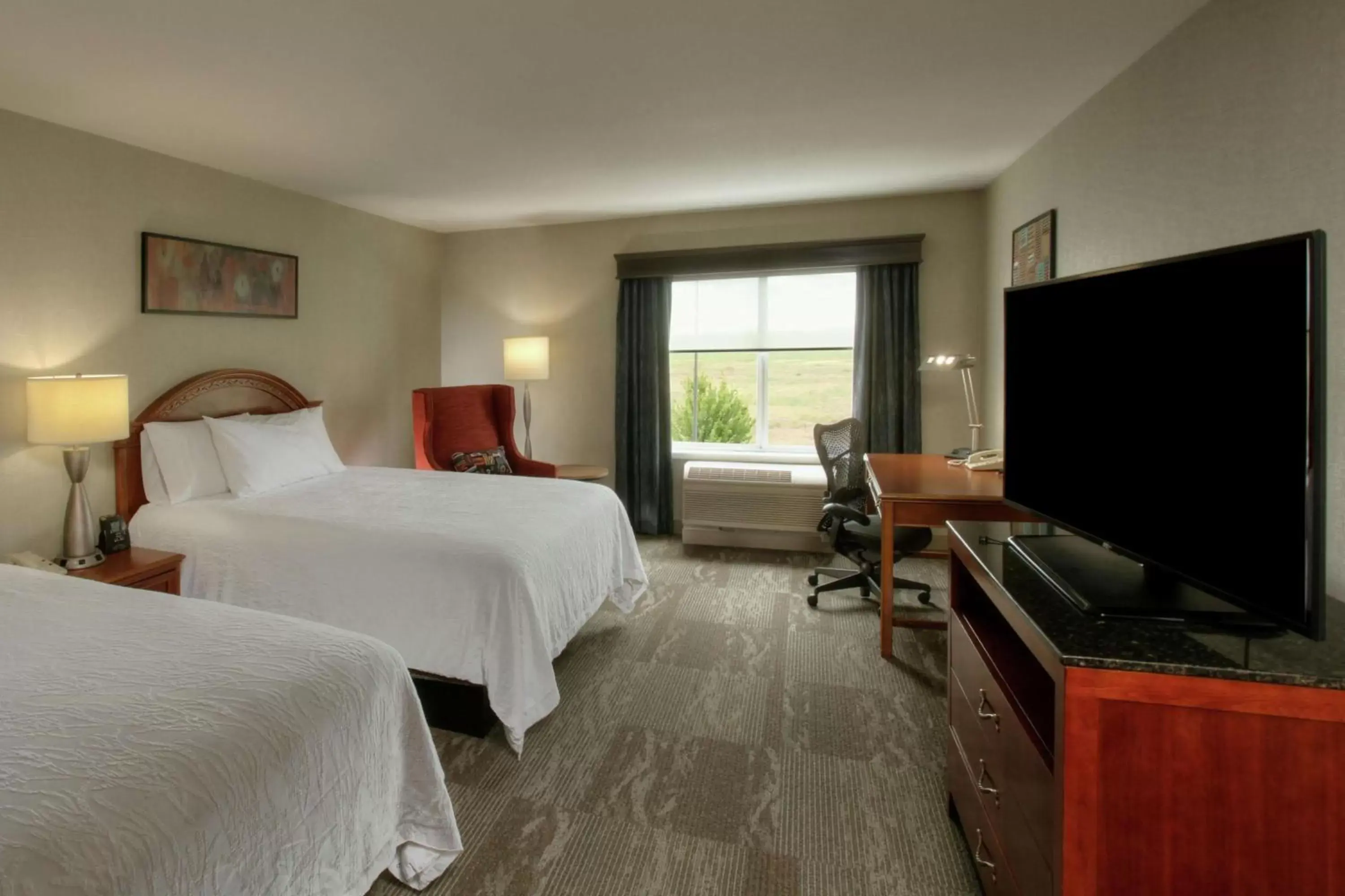 Bedroom, TV/Entertainment Center in Hilton Garden Inn Spokane Airport