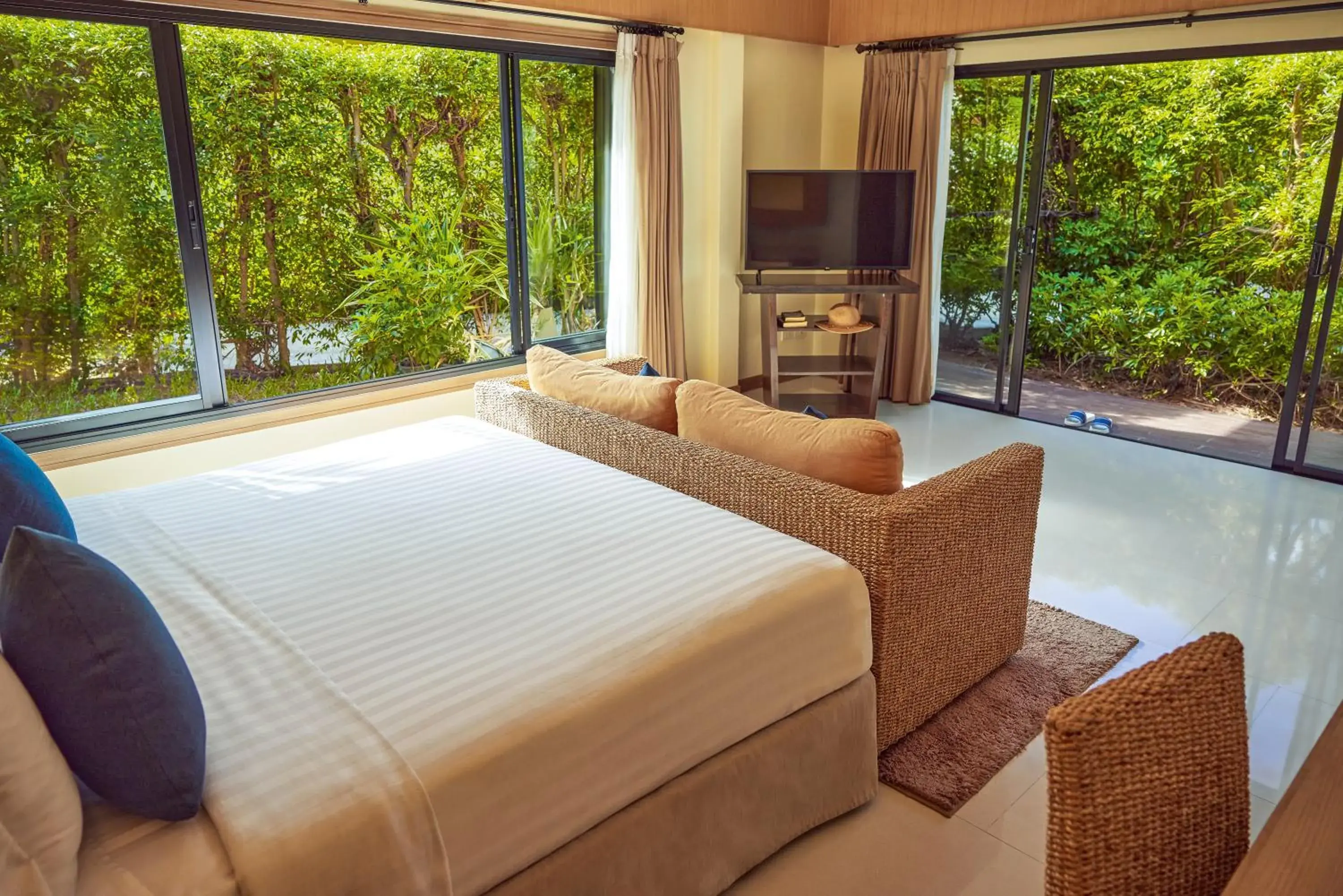 Bed in TUI BLUE The Passage Samui Private Pool Villas & Beach Resort