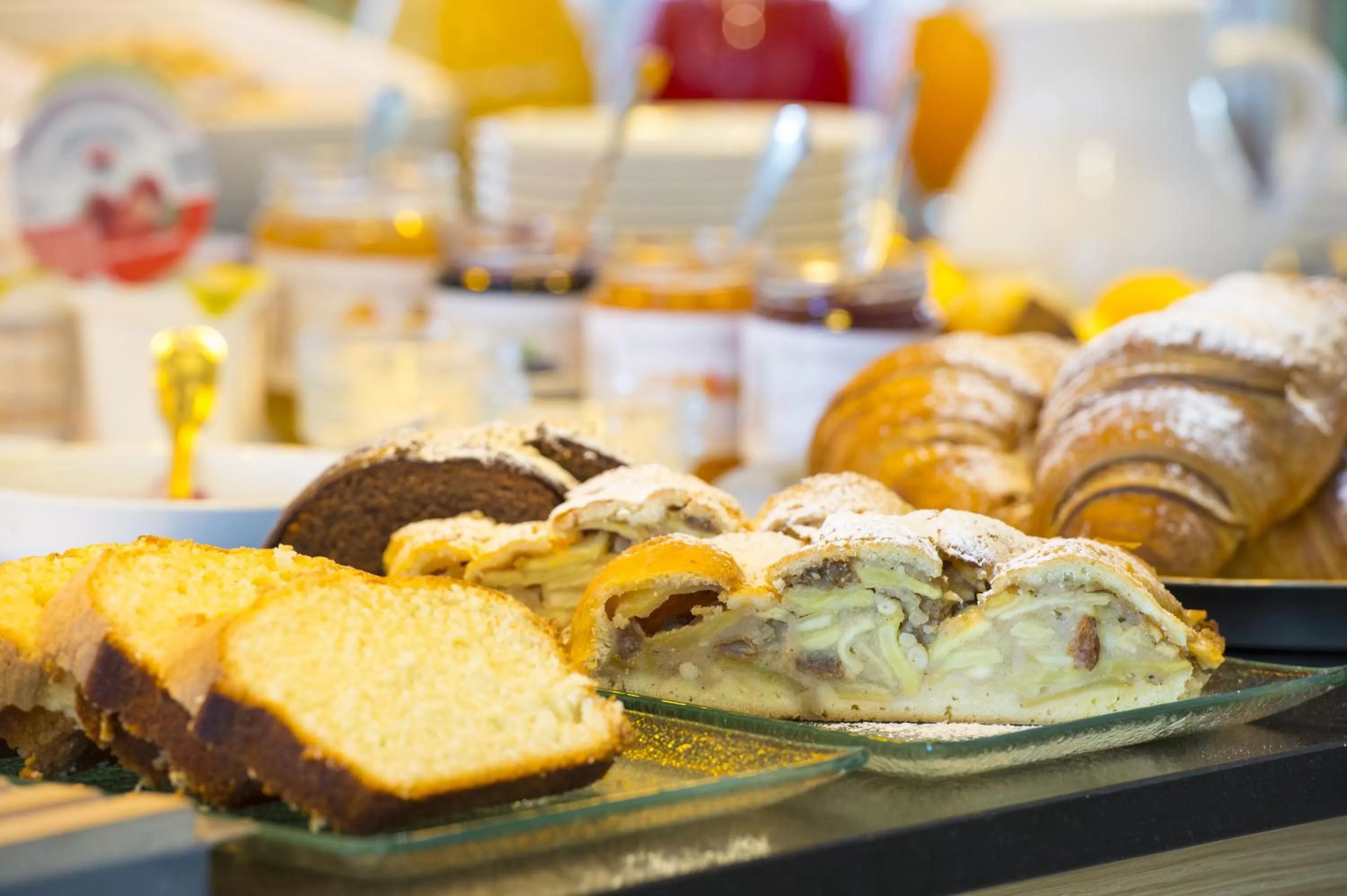 Buffet breakfast in Hotel CampingPark Steiner