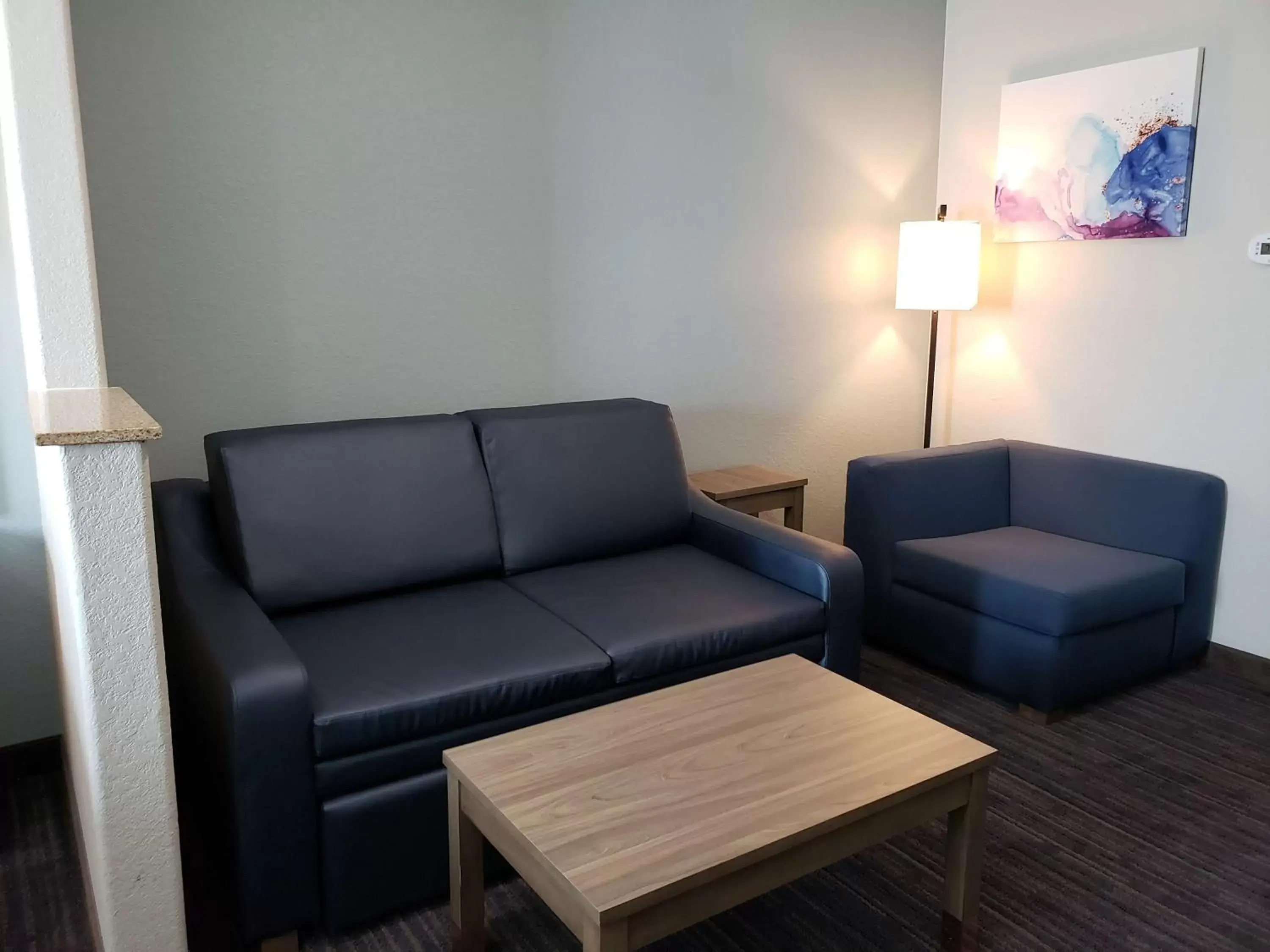 Photo of the whole room, Seating Area in Best Western Plus San Antonio East Inn & Suites