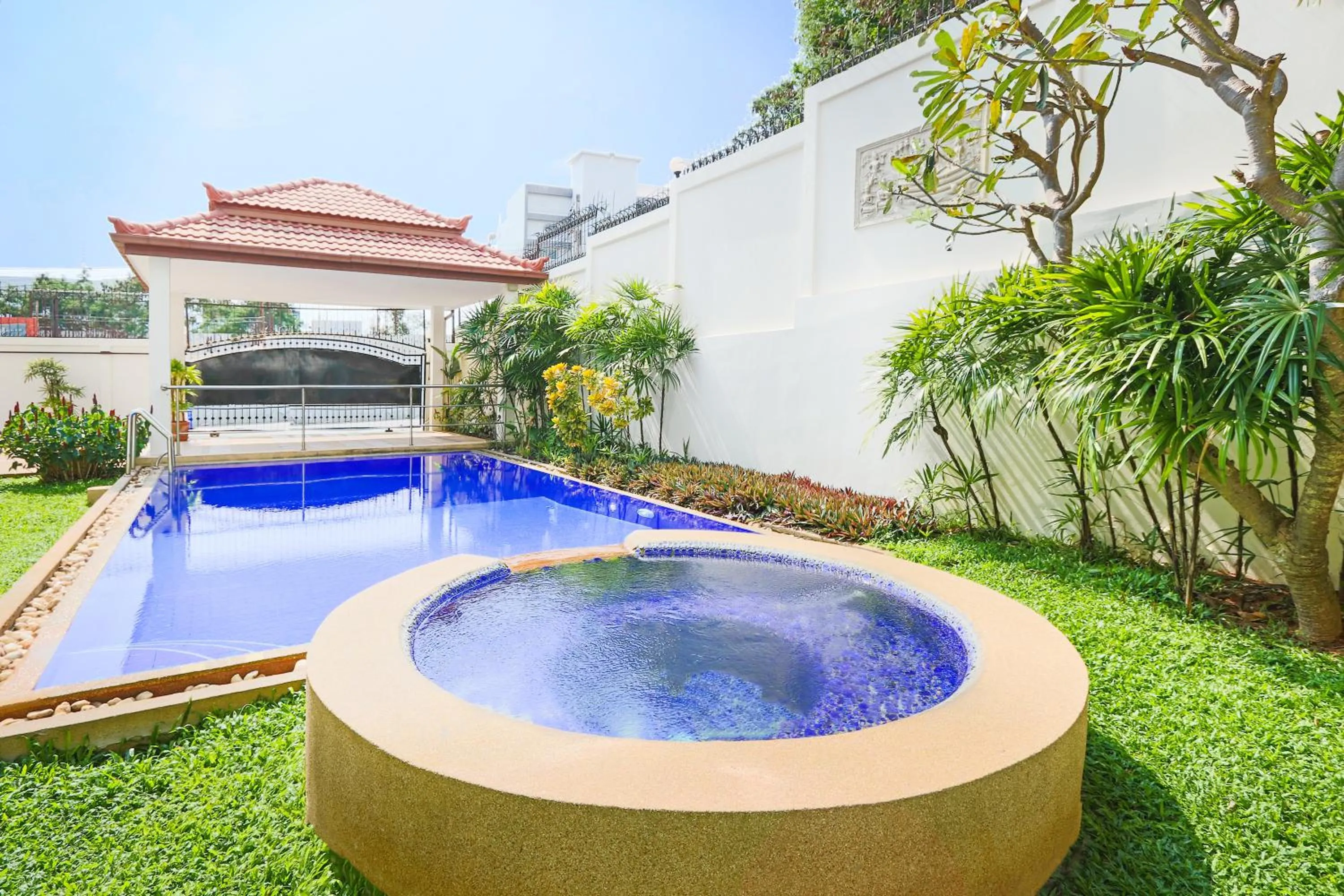Swimming pool in Avoca Pool Villas