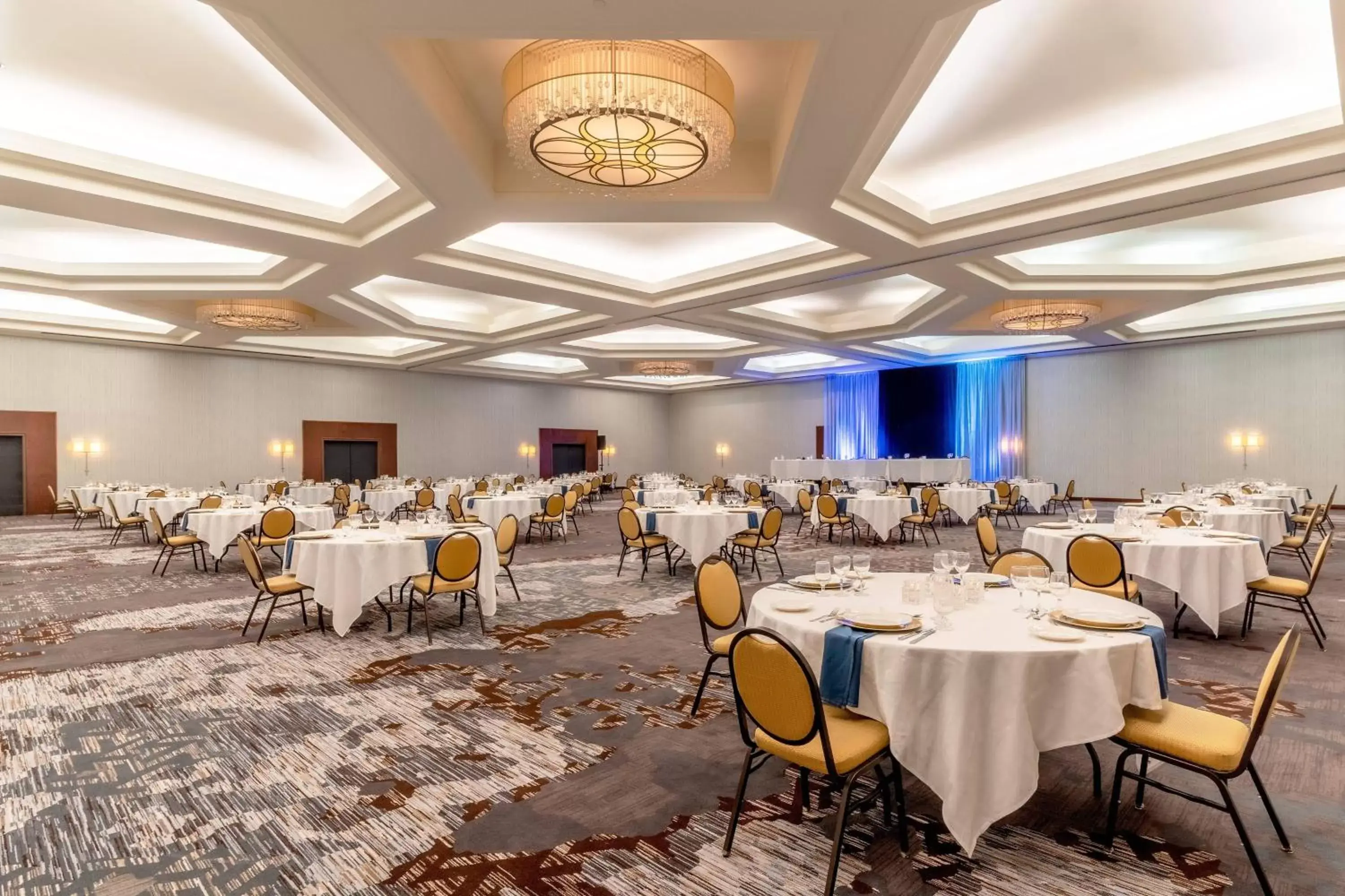 Meeting/conference room, Restaurant/Places to Eat in Minneapolis Marriott Northwest