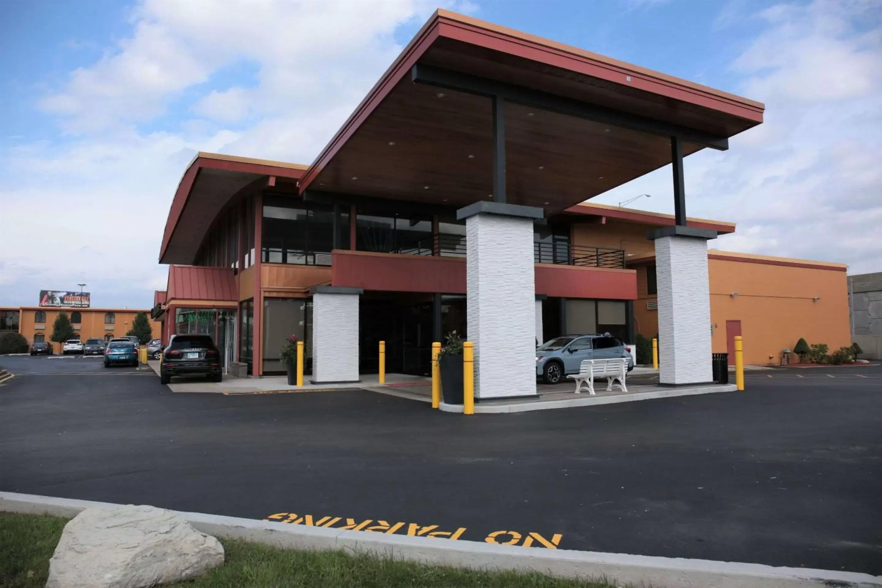 Property building in Quality Inn O'Hare Airport Property building in Quality Inn O'Hare Airport