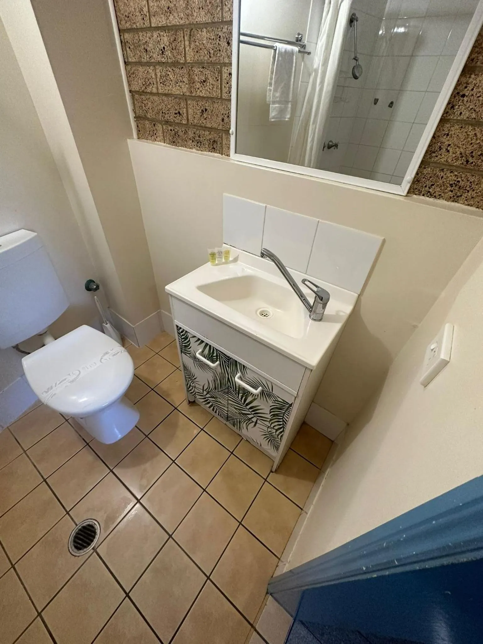 Toilet in Coolum Budget Accommodation