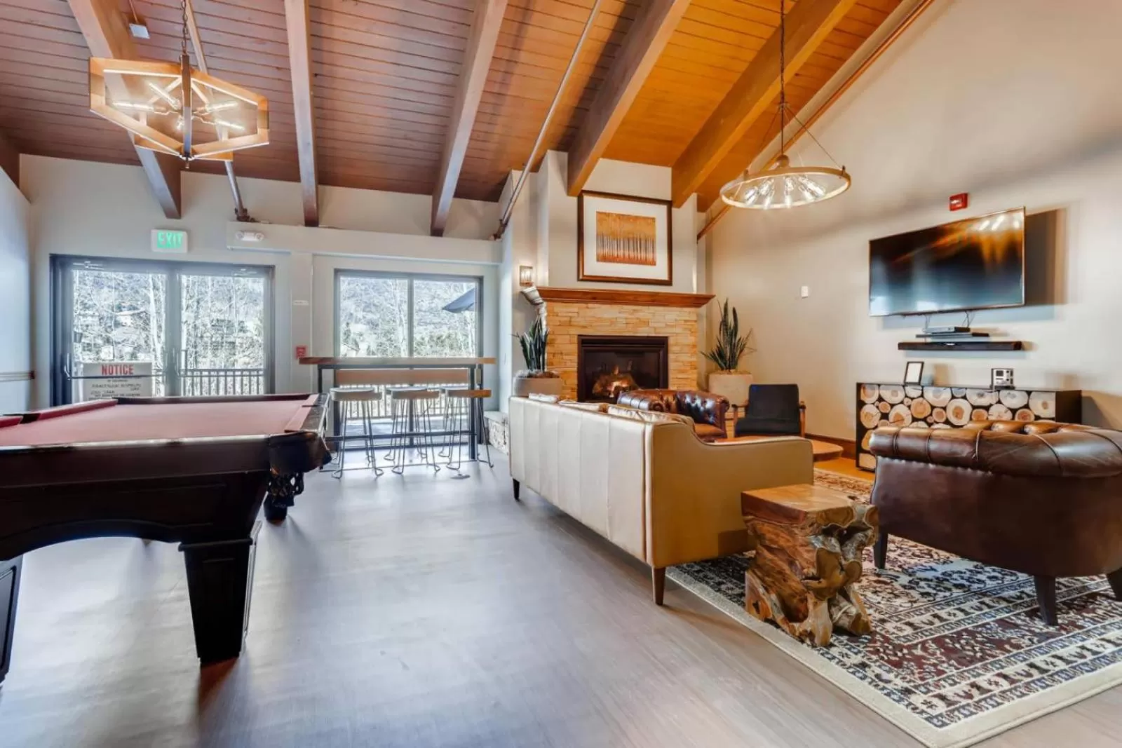 Communal lounge/ TV room in Bluegreen's StreamSide at Vail