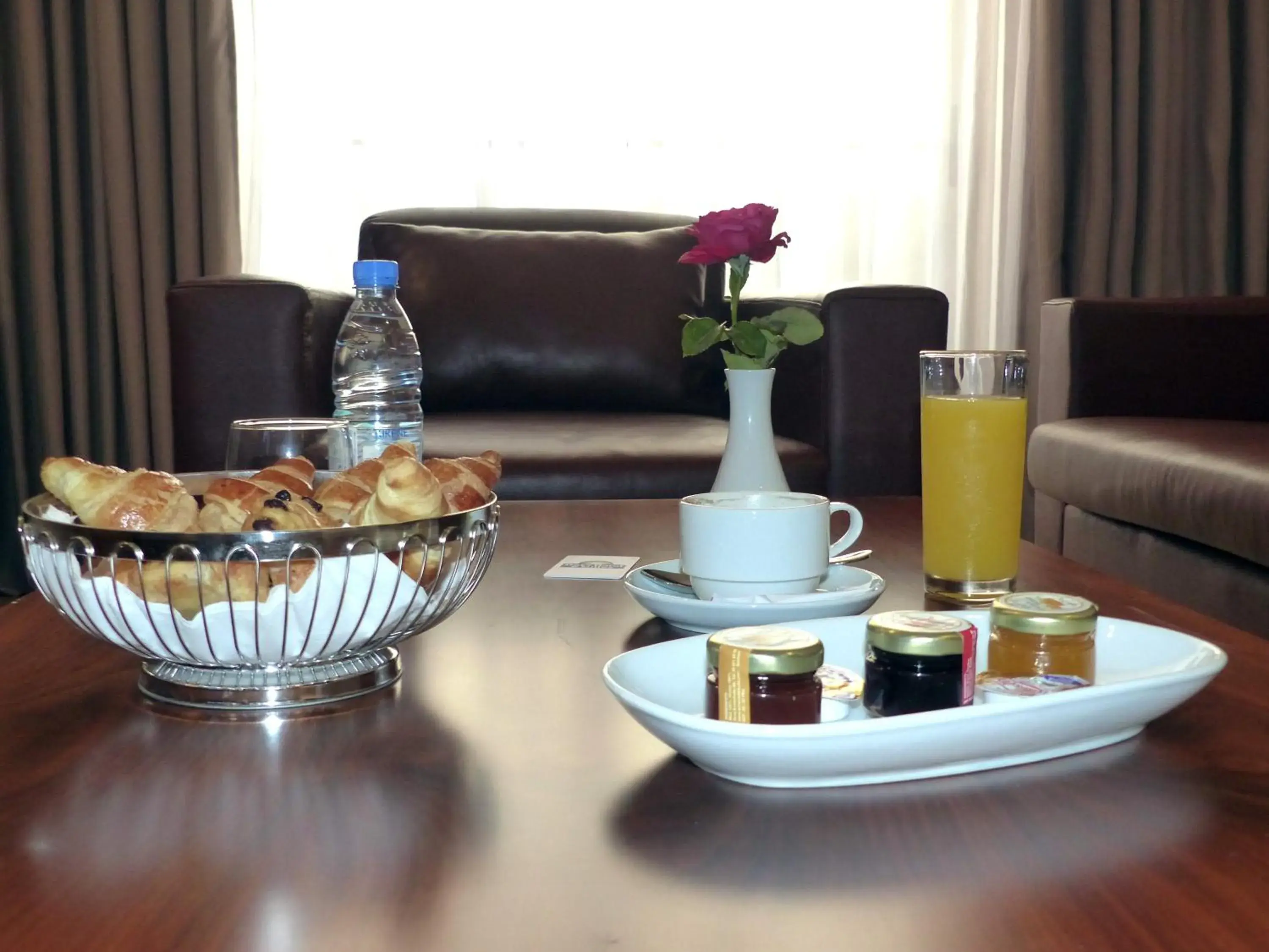 Food and drinks in Days Hotel & Suites by Wyndham Dakar