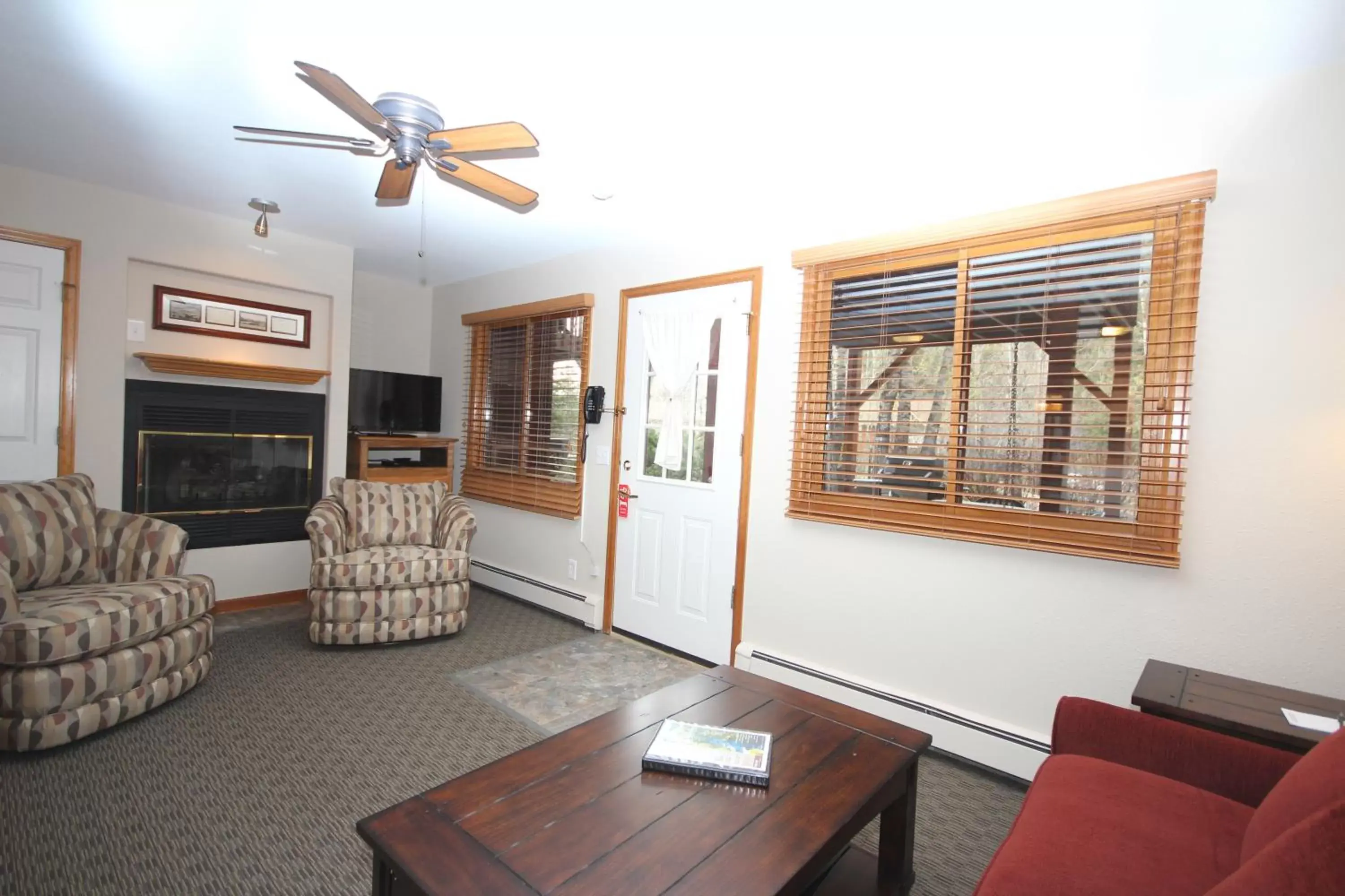 Living room, Seating Area in Streamside on Fall River