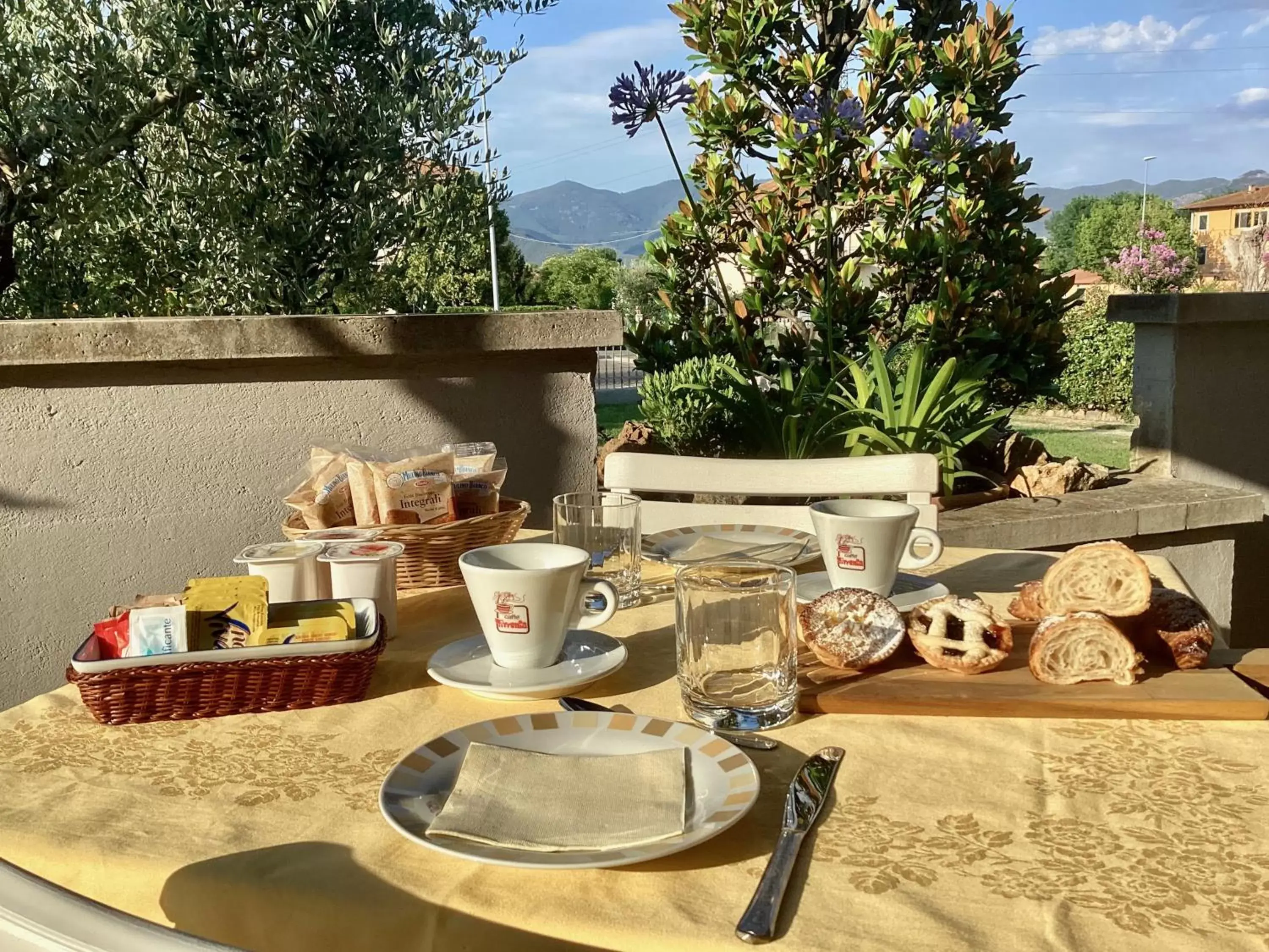 Villa Orsini - A Retreat in Pisa - Food and Relax