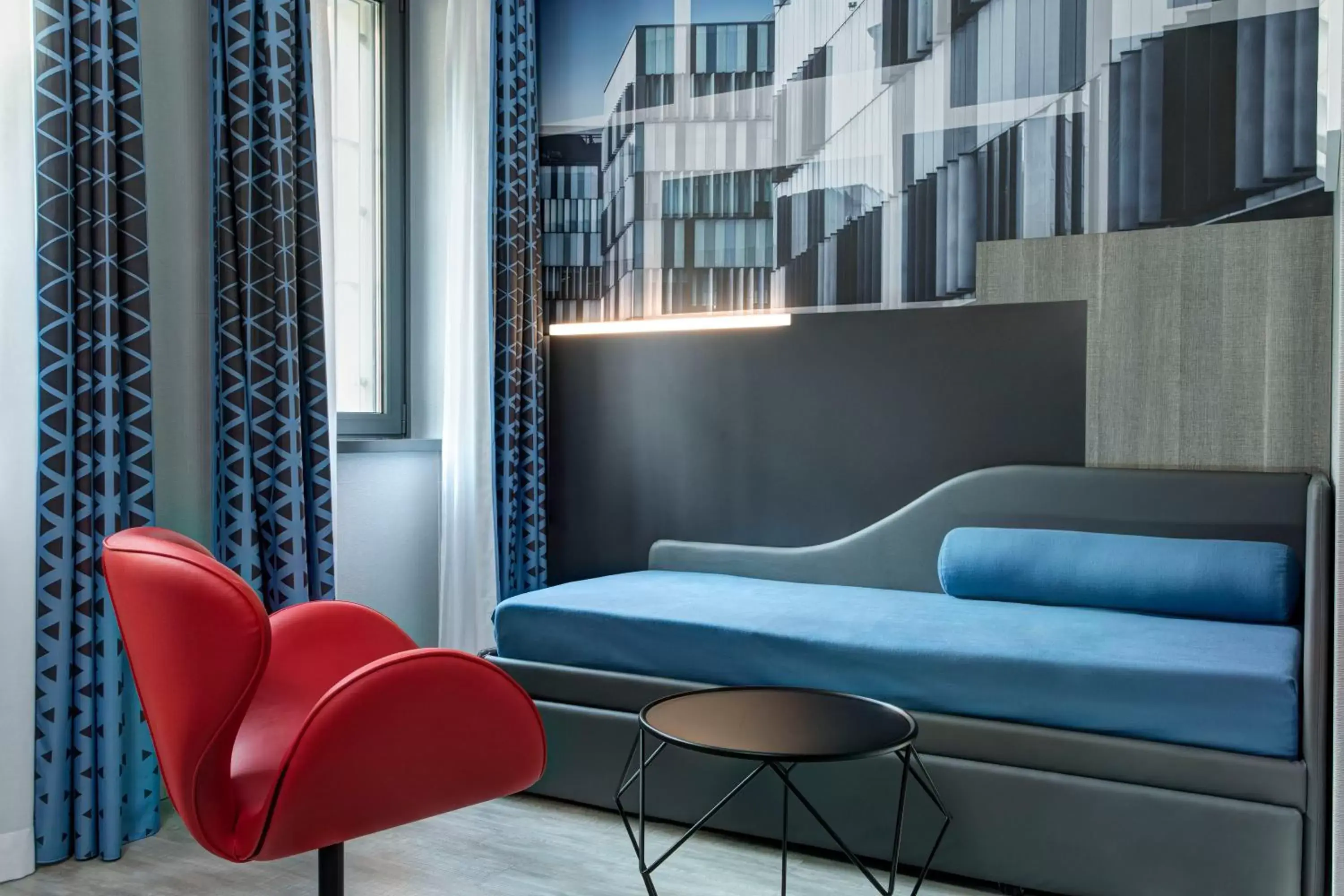 Bed, Seating Area in iQ Hotel Milano