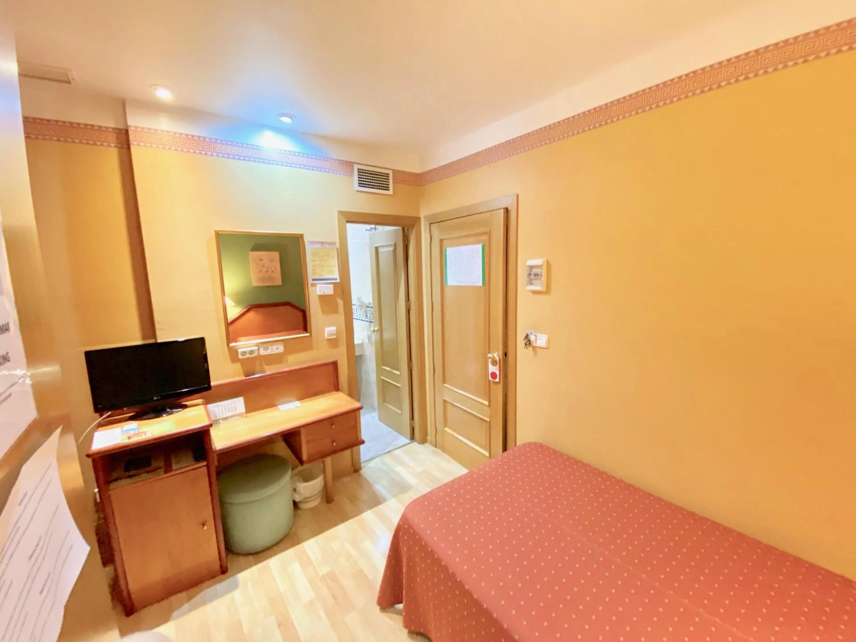 Photo of the whole room, Bed in Hotel Torrepalma