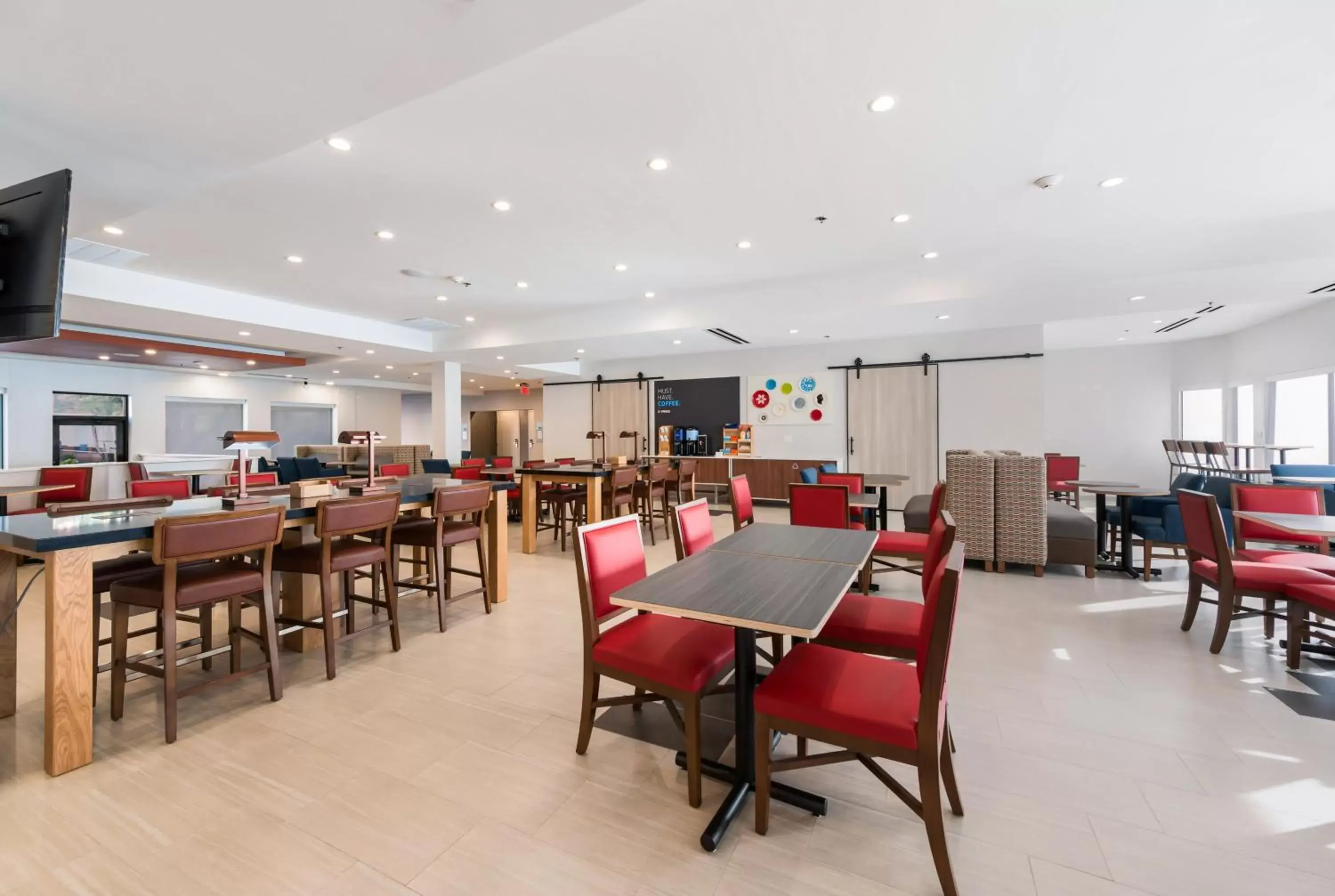 Breakfast, Restaurant/Places to Eat in Holiday Inn Express Naperville, an IHG Hotel