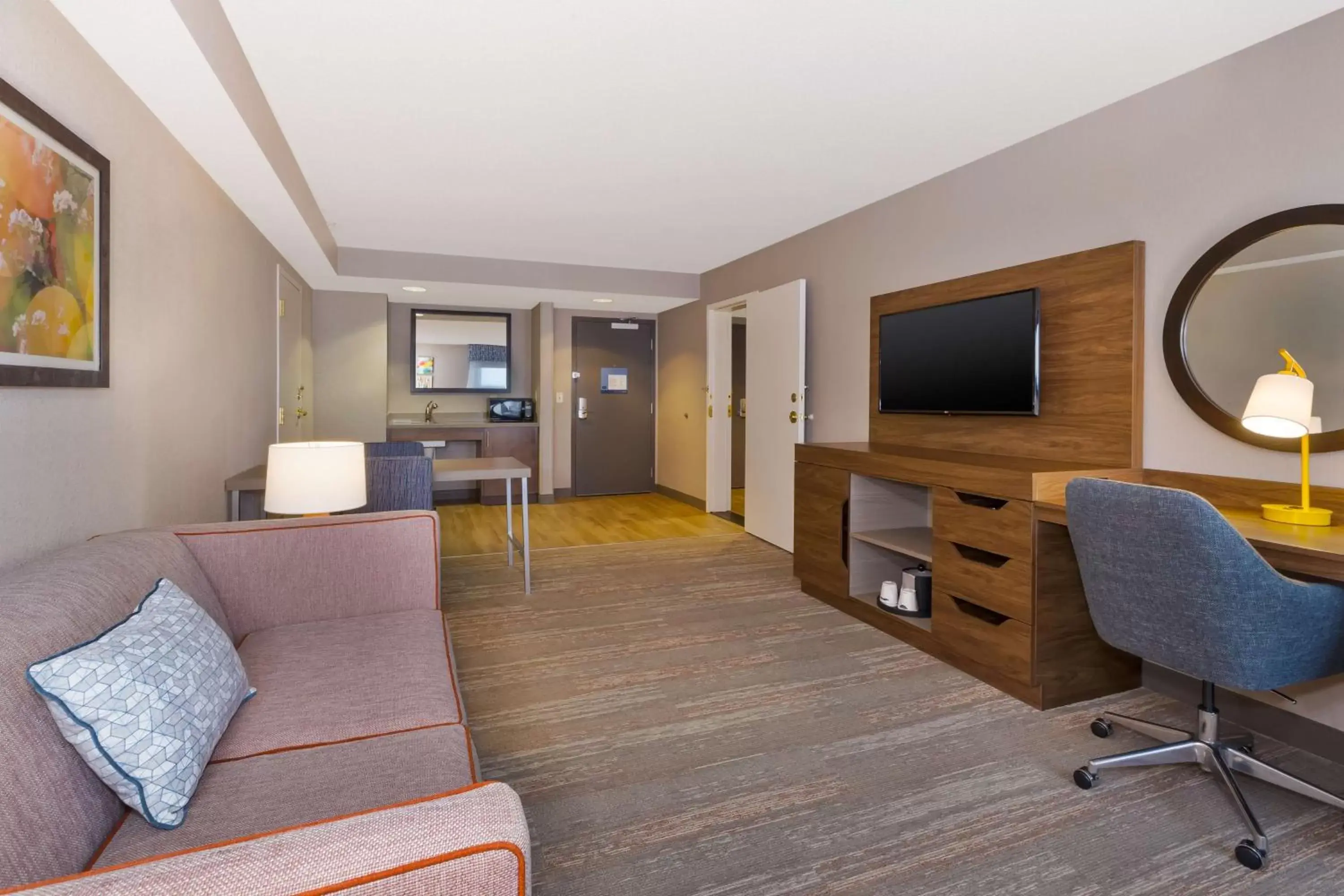 Bedroom, Seating Area in Hampton Inn Princeton