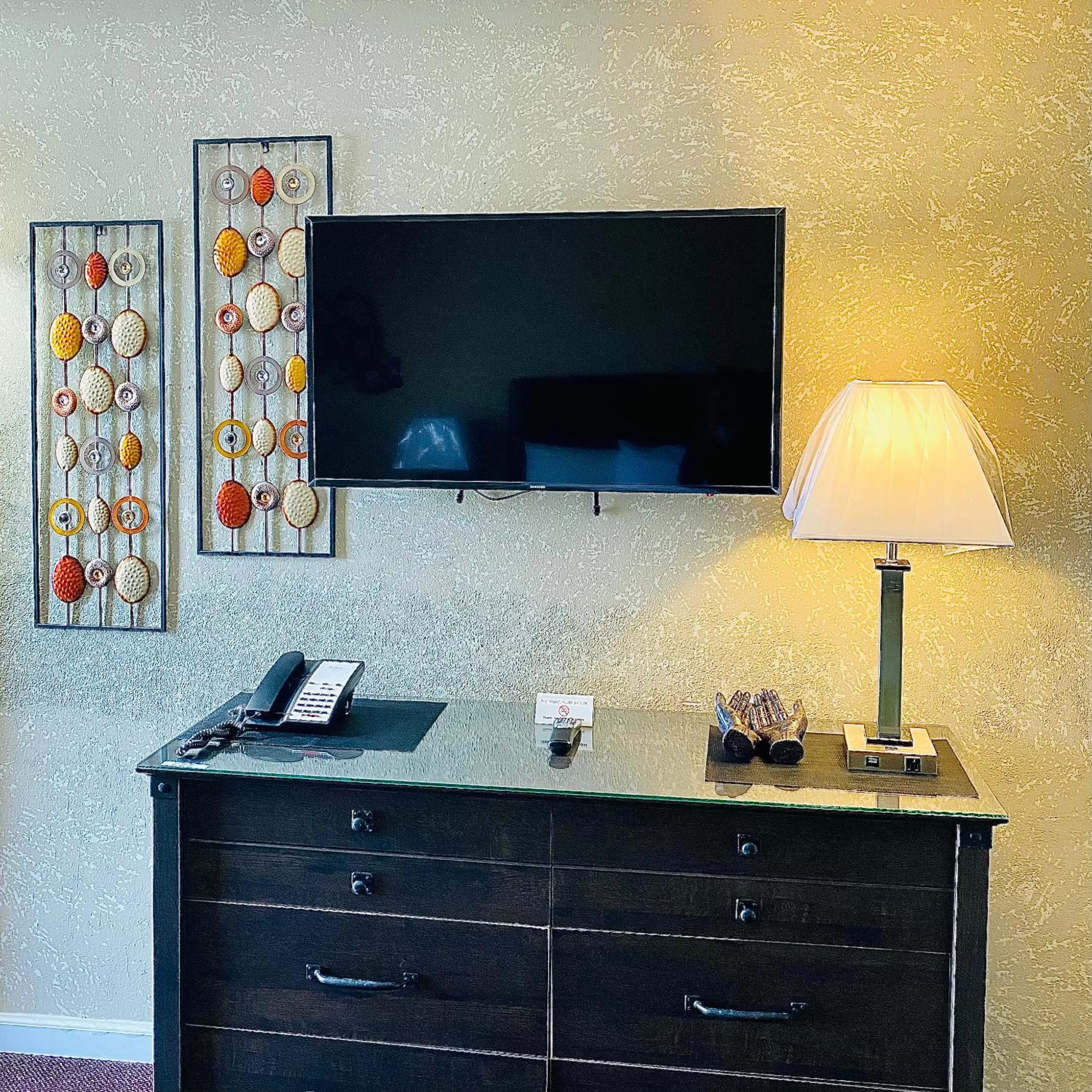 TV and multimedia in Sage N Sand Motel