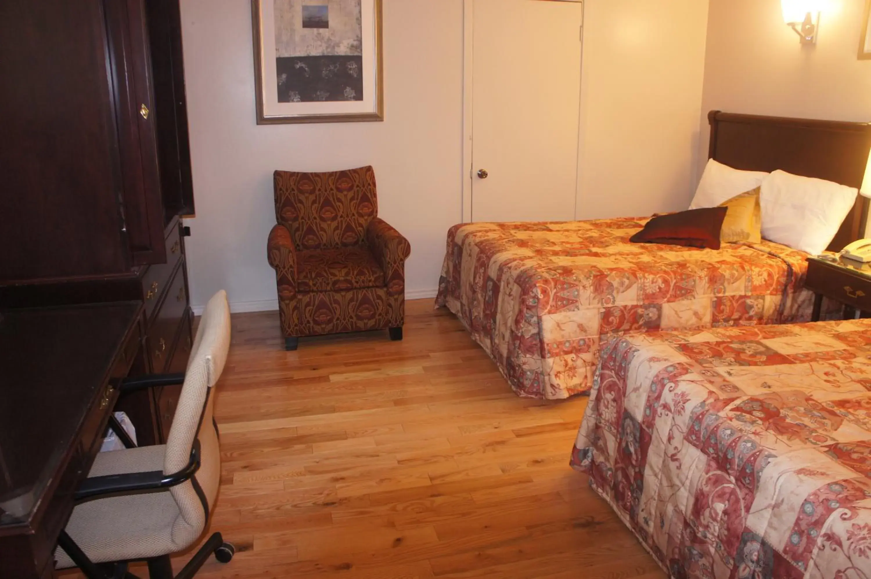 Photo of the whole room, Bed in Motel Clair Mont